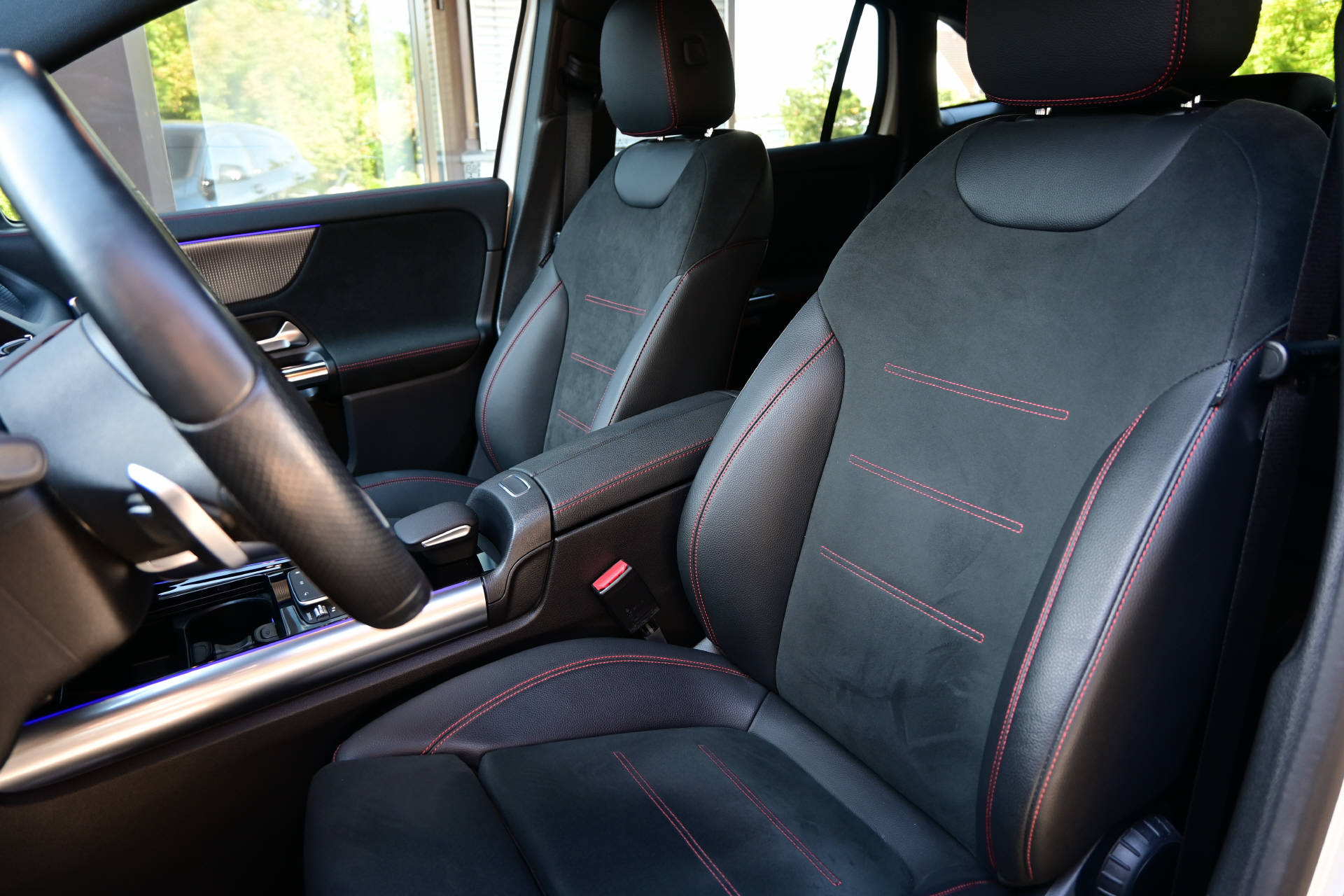MERCEDES-BENZ EQA 250 AMG Line-image-16
