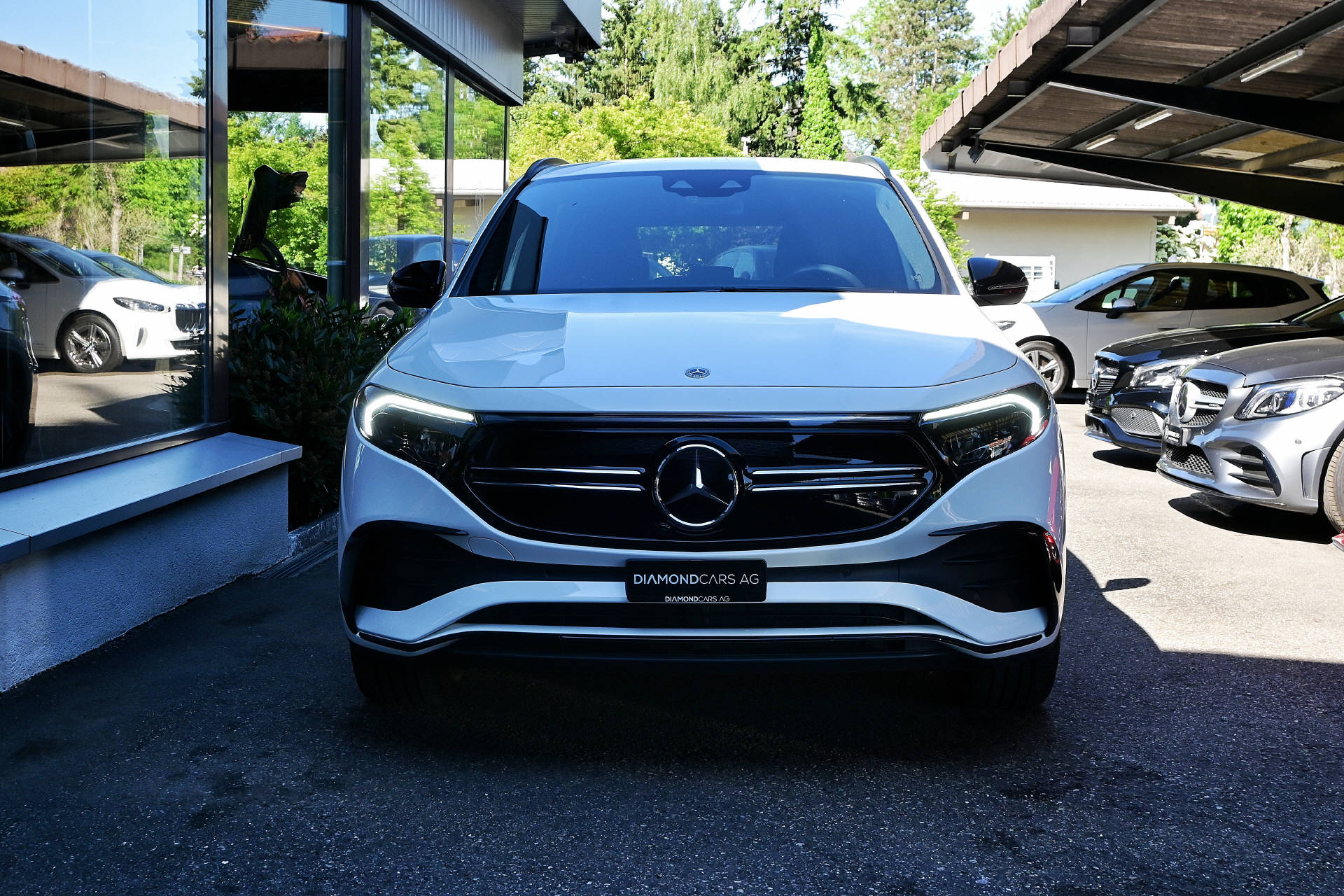 MERCEDES-BENZ EQA 250 AMG Line-showroom-element-1