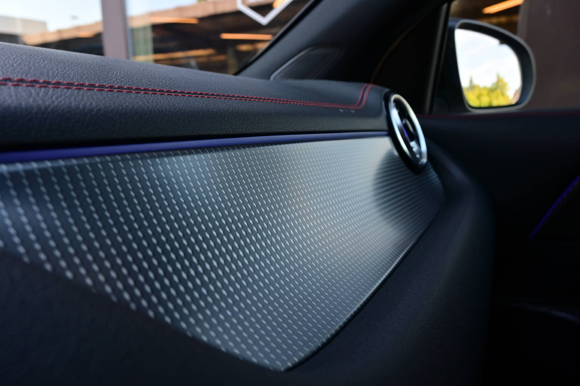MERCEDES-BENZ EQA 250 AMG Line-image-17