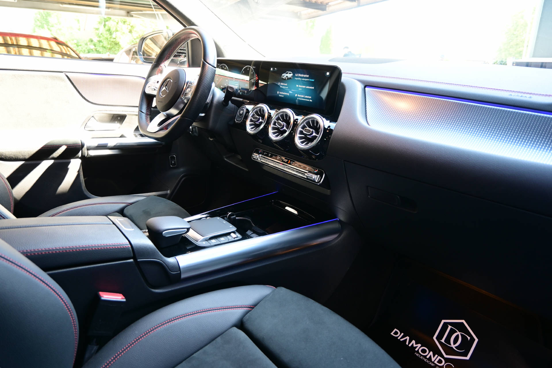 MERCEDES-BENZ EQA 250 AMG Line-image-18