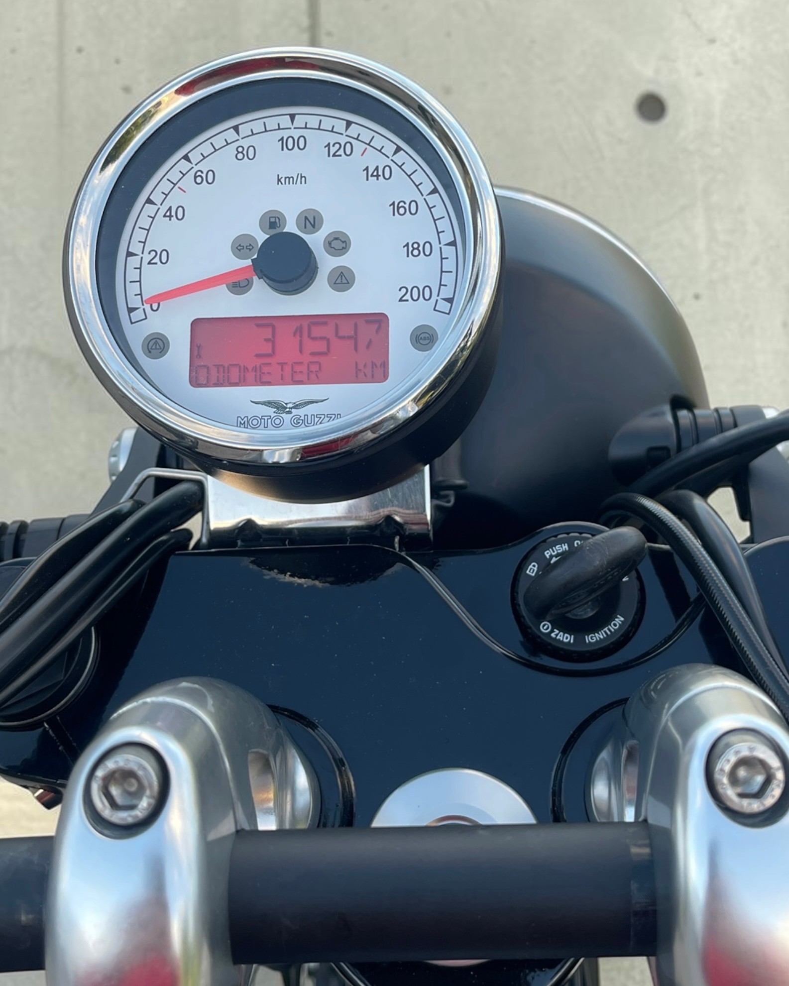 MOTO GUZZI V9 Bobber 850 ABS-image-12