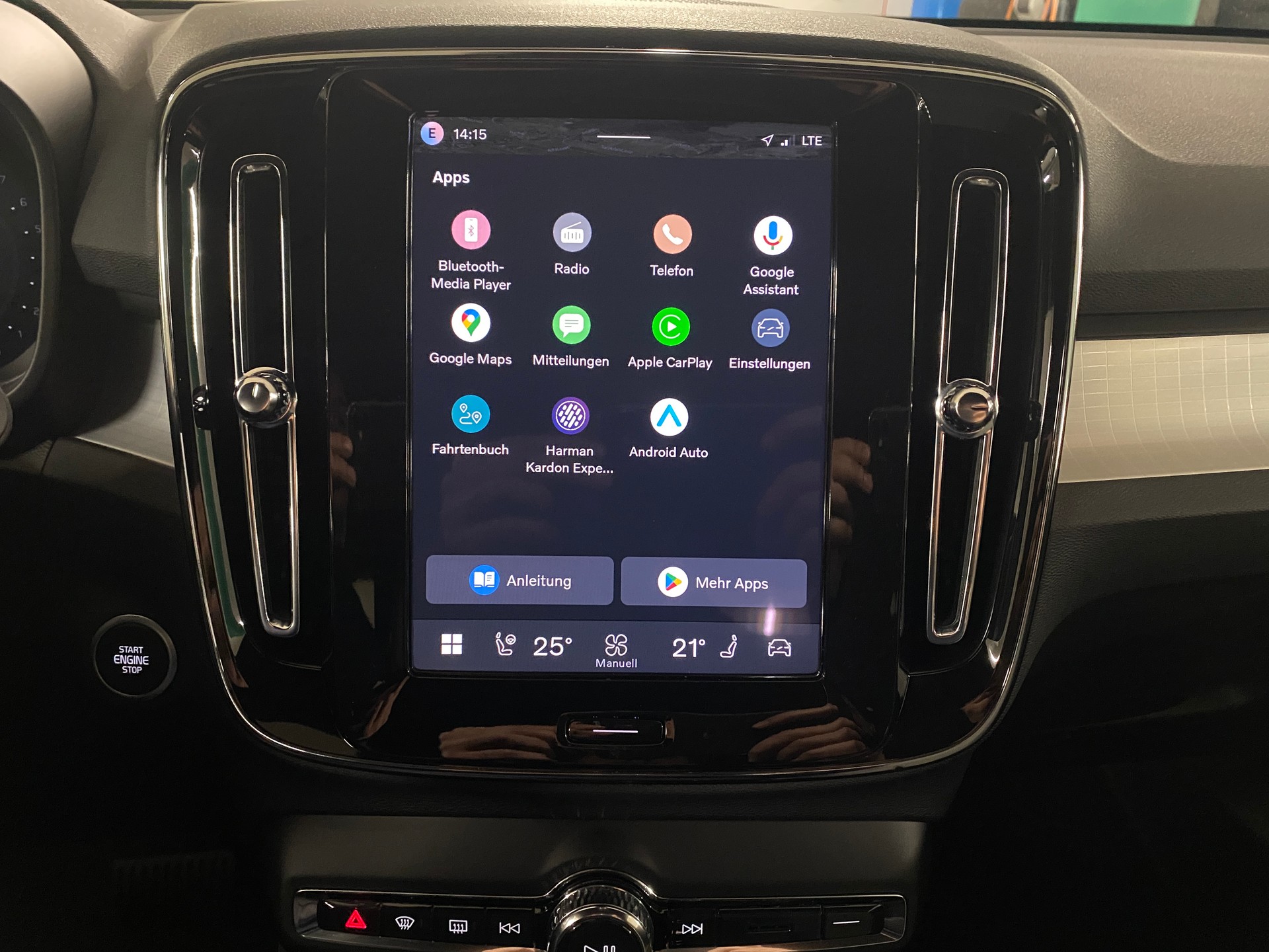 VOLVO XC40 2.0 B3 MH Plus Dark-image-13