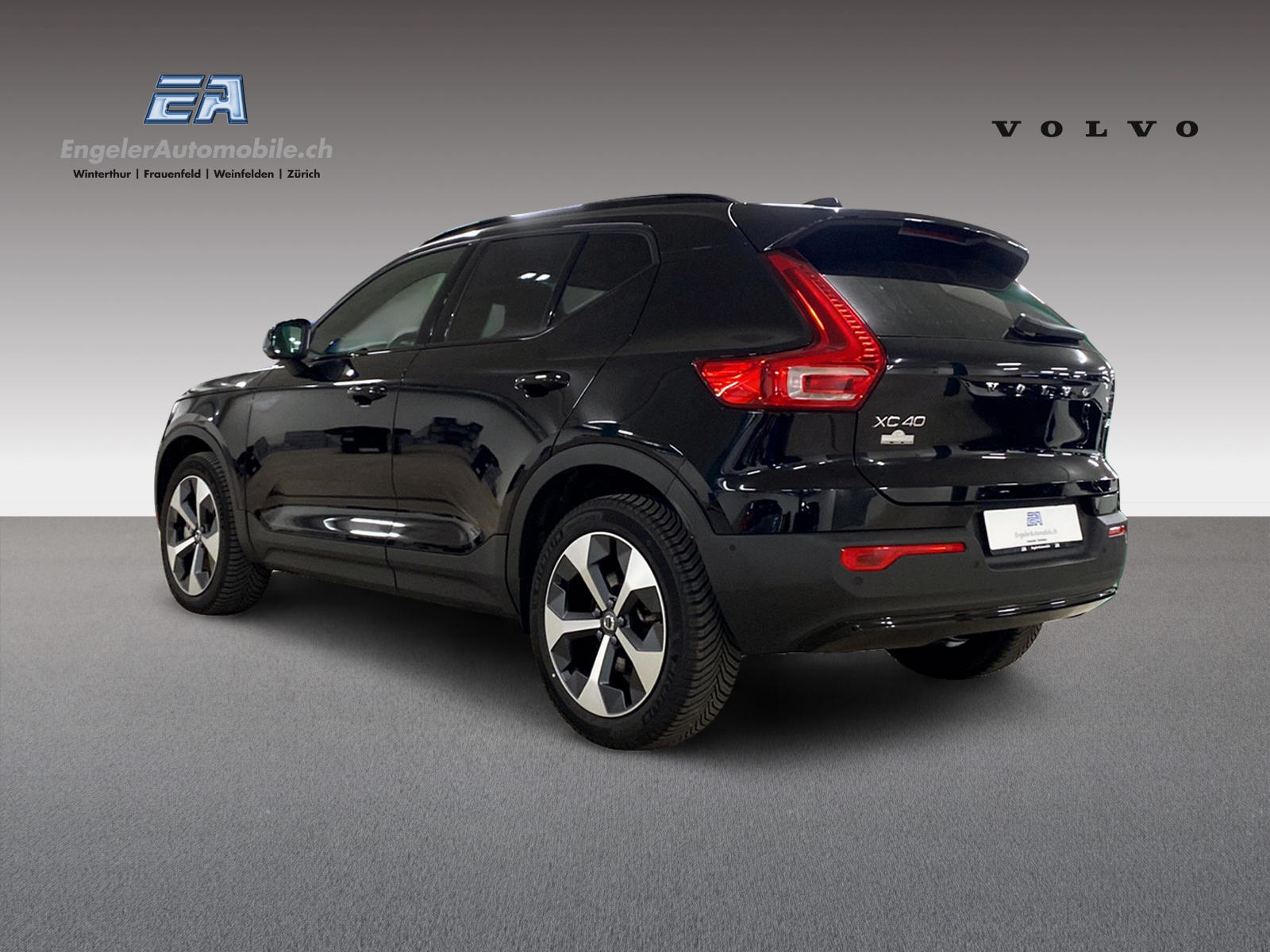 VOLVO XC40 2.0 B3 MH Plus Dark-showroom-element-3