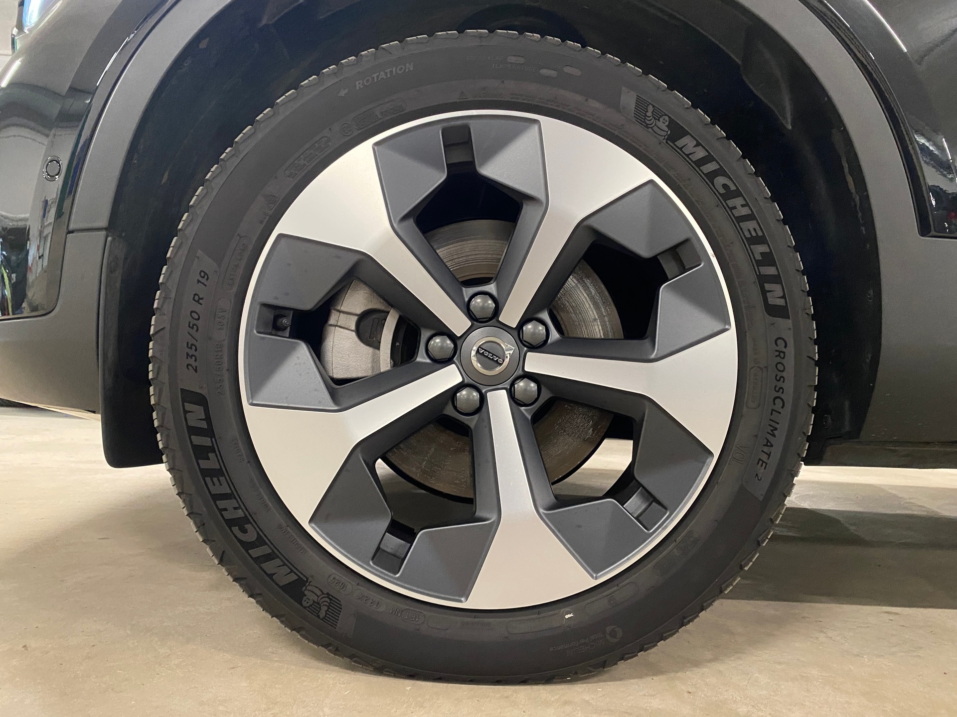 VOLVO XC40 2.0 B3 MH Plus Dark-image-15