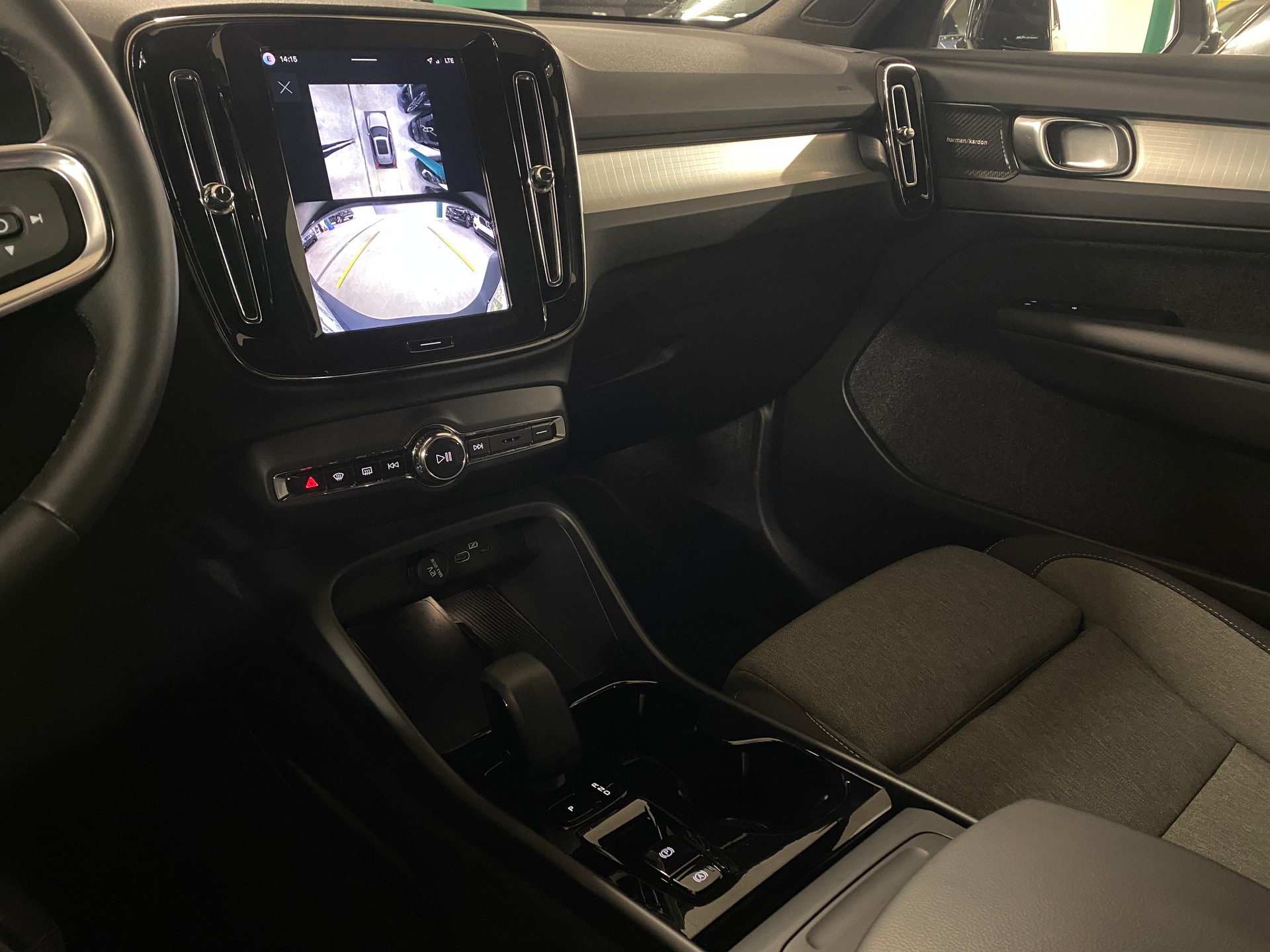 VOLVO XC40 2.0 B3 MH Plus Dark-image-11