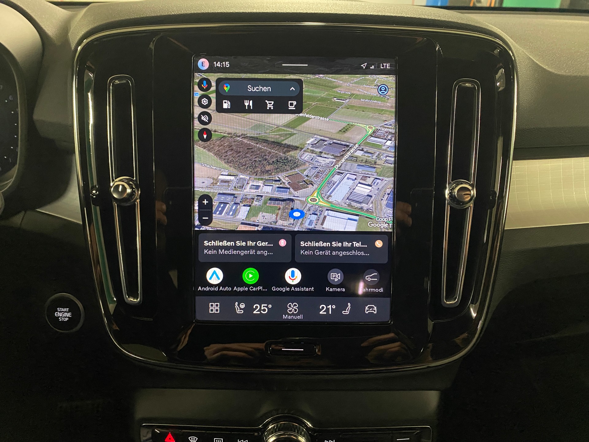 VOLVO XC40 2.0 B3 MH Plus Dark-image-12