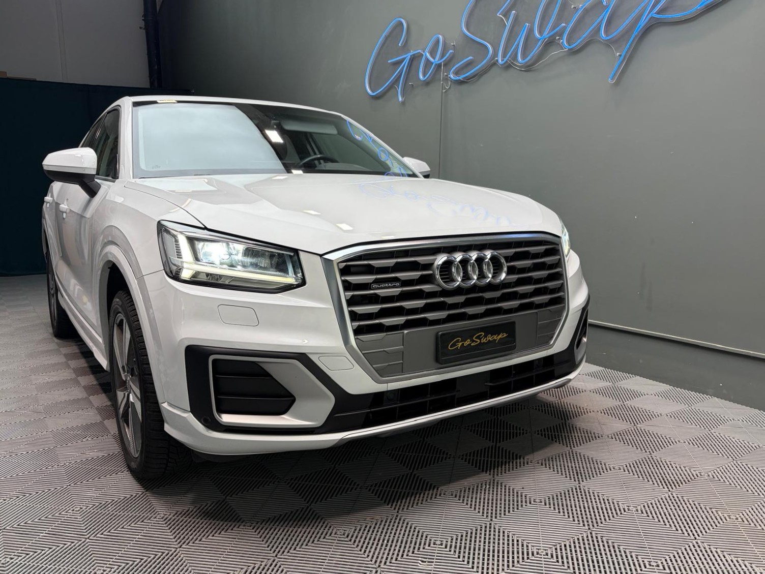 AUDI Q2 40 TFSI Sport quattro S-tronic-showroom-element-1