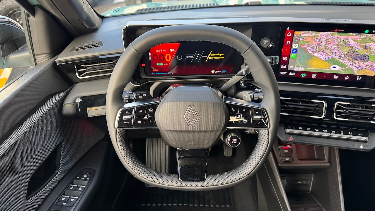 RENAULT R4 E-Tech Comfort Range 52 kWh Iconic-image-11