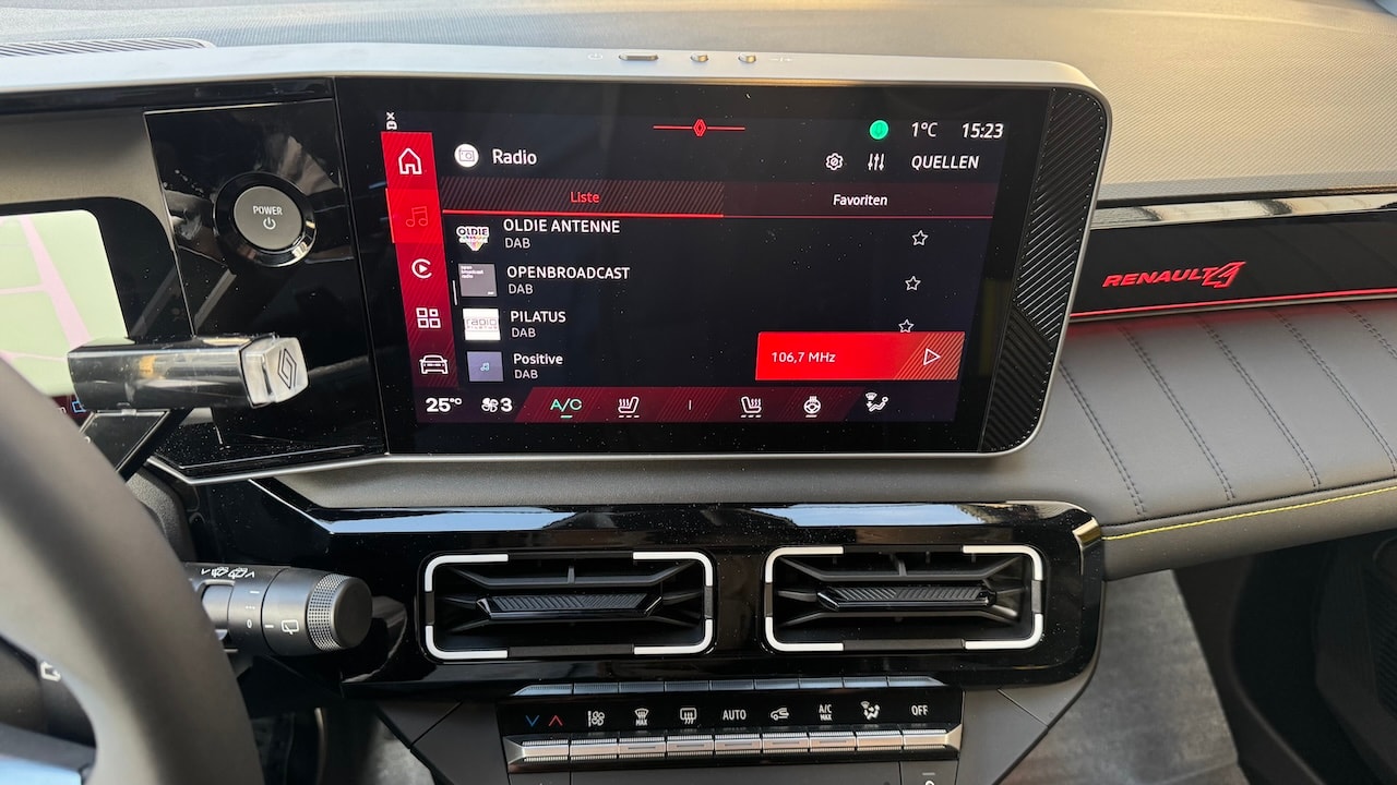RENAULT R4 E-Tech Comfort Range 52 kWh Iconic-image-18