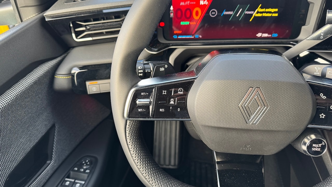 RENAULT R4 E-Tech Comfort Range 52 kWh Iconic-image-12