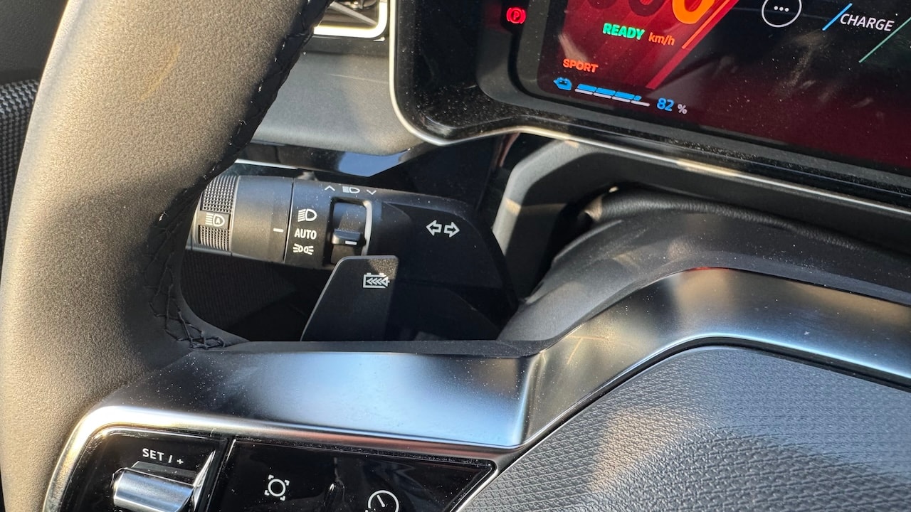 RENAULT R4 E-Tech Comfort Range 52 kWh Iconic-image-13