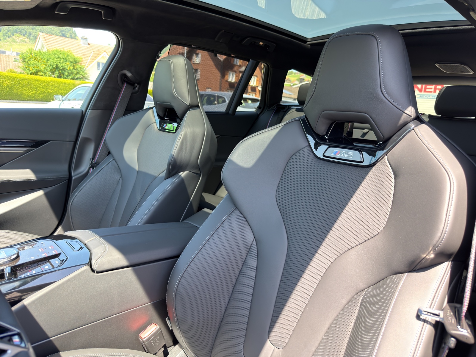 BMW M5 xDrive Touring-image-17