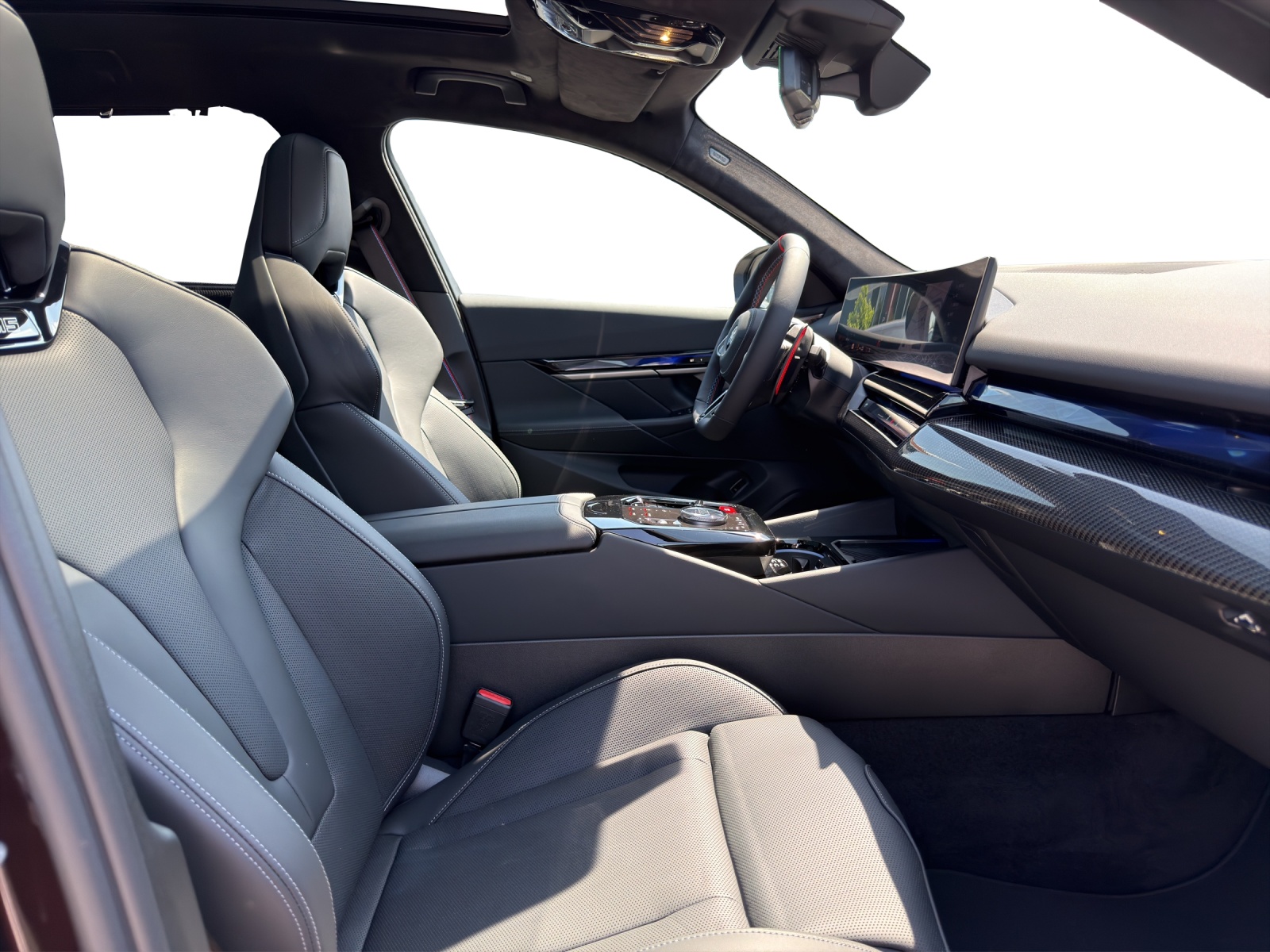 BMW M5 xDrive Touring-image-16