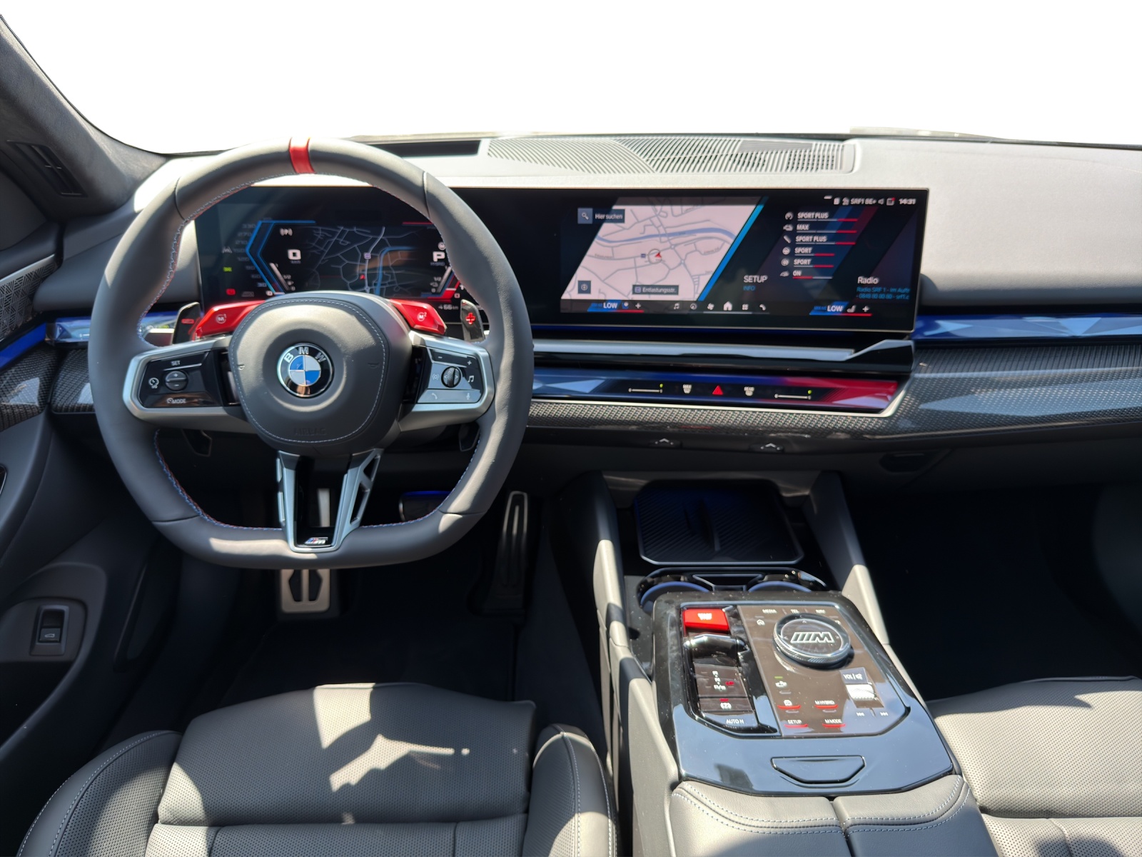 BMW M5 xDrive Touring-image-11