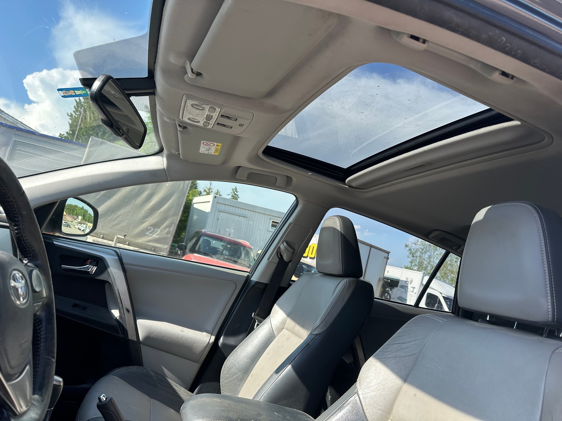 TOYOTA RAV-4 2.2D-CAT Sol Premium AT-image-5