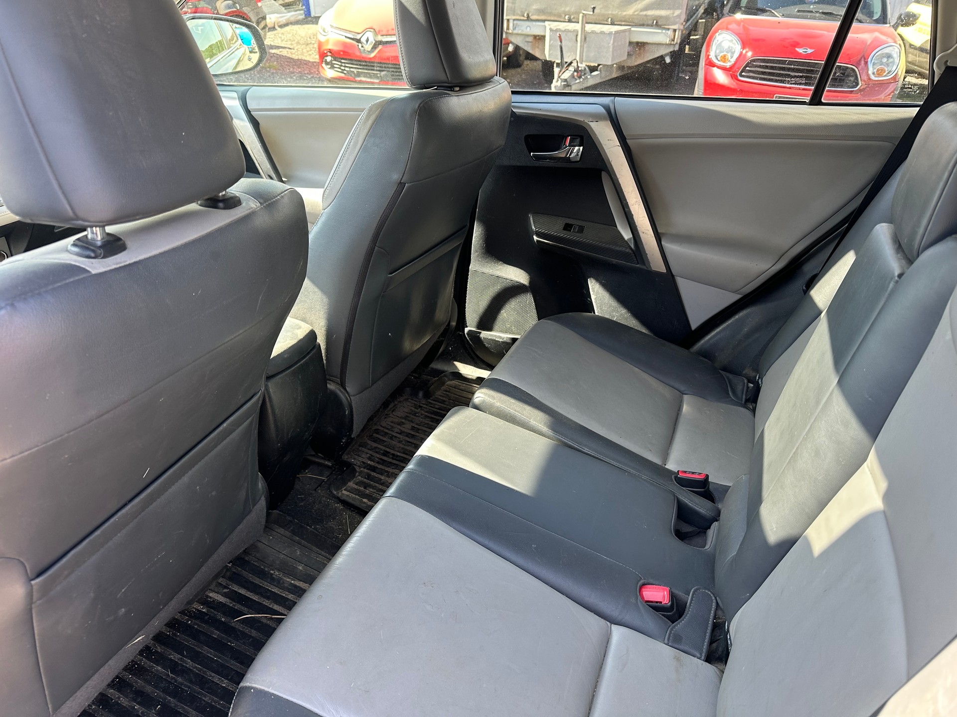 TOYOTA RAV-4 2.2D-CAT Sol Premium AT-image-6
