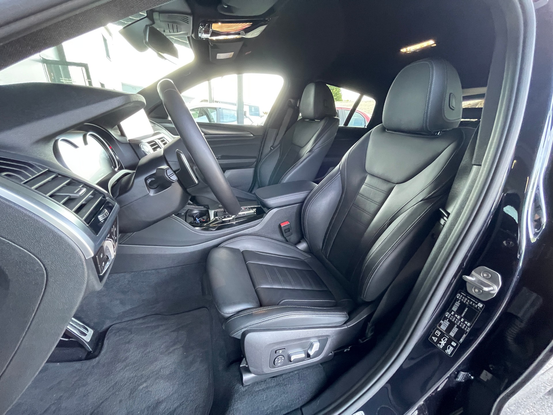 BMW X4 xDrive 30d M Sport X Steptronic-image-12