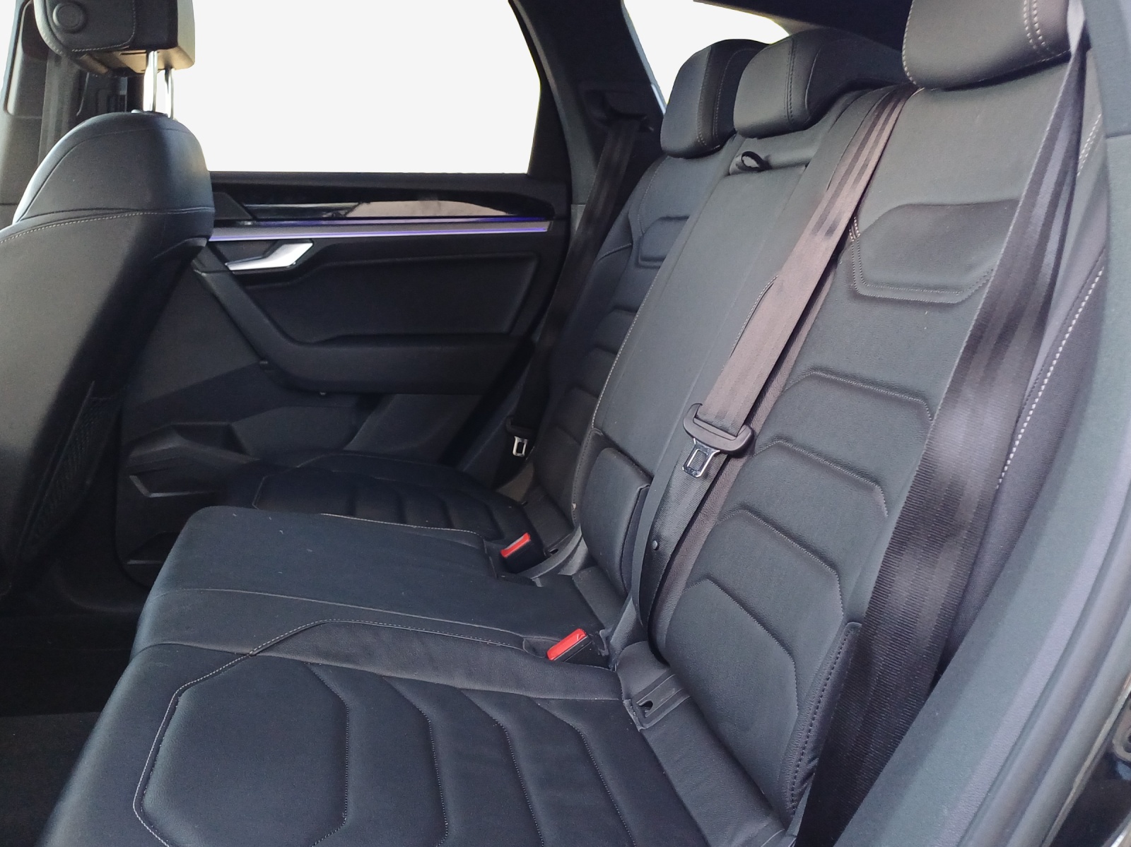 VW Touareg 3.0 TDI R Line Tiptronic-image-11