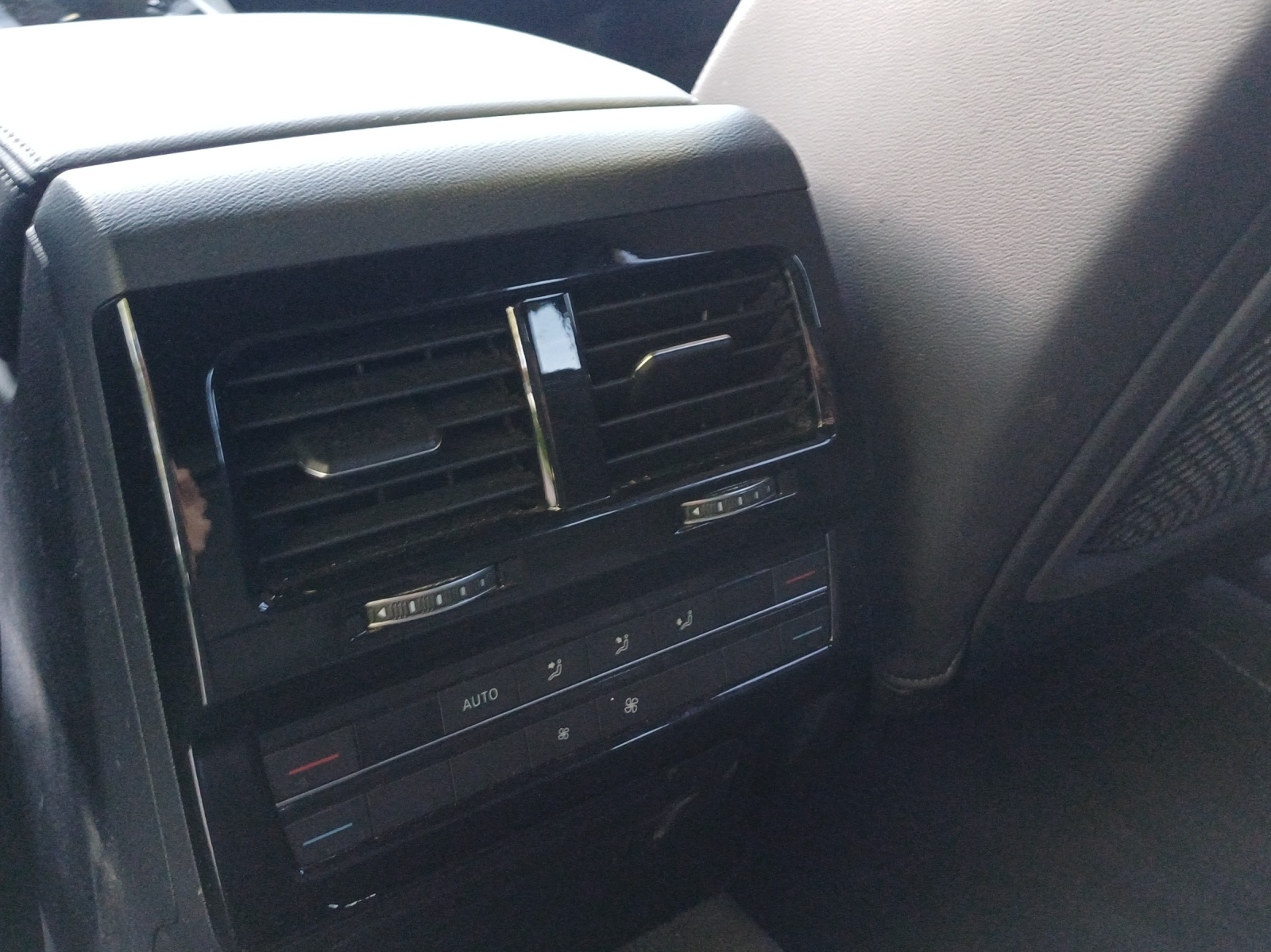 VW Touareg 3.0 TDI R Line Tiptronic-image-15