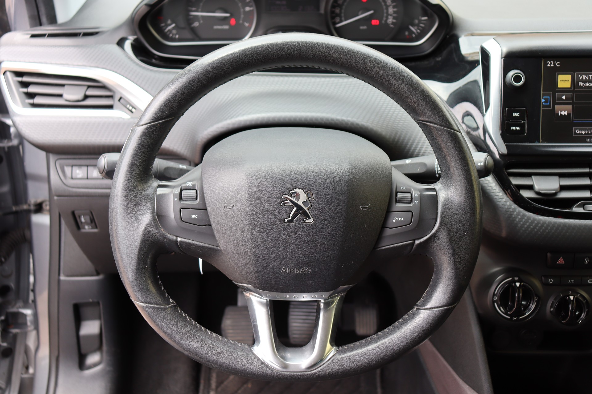 PEUGEOT 2008 1.2 VTI Style-image-9