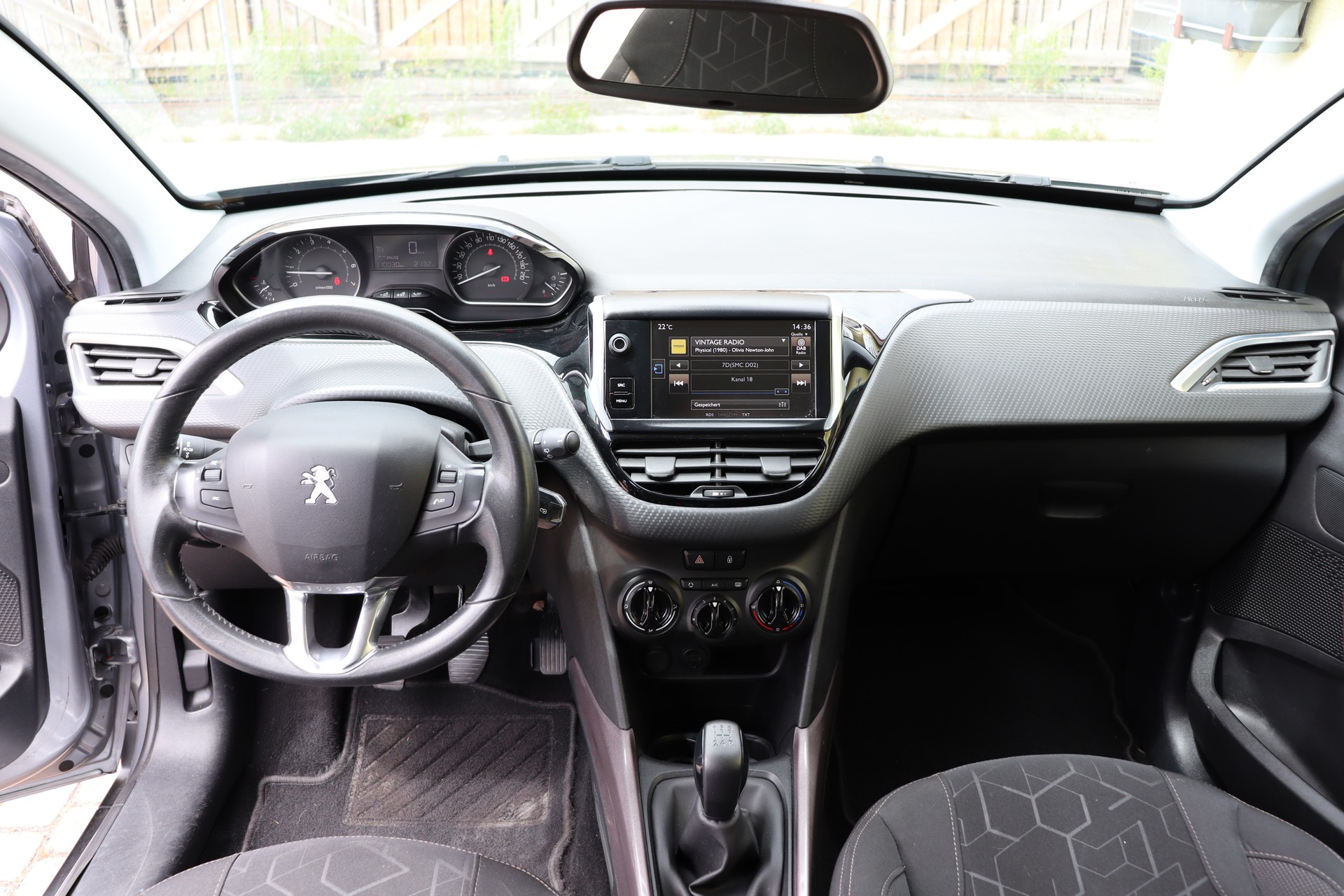 PEUGEOT 2008 1.2 VTI Style-image-8