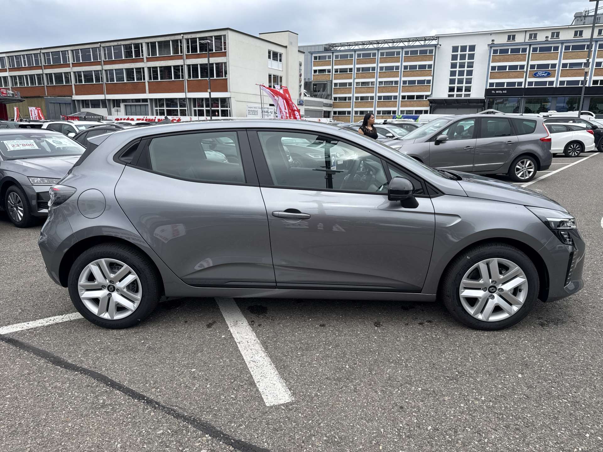 RENAULT Clio 1.5 DCi Evolution 100PS-image-10