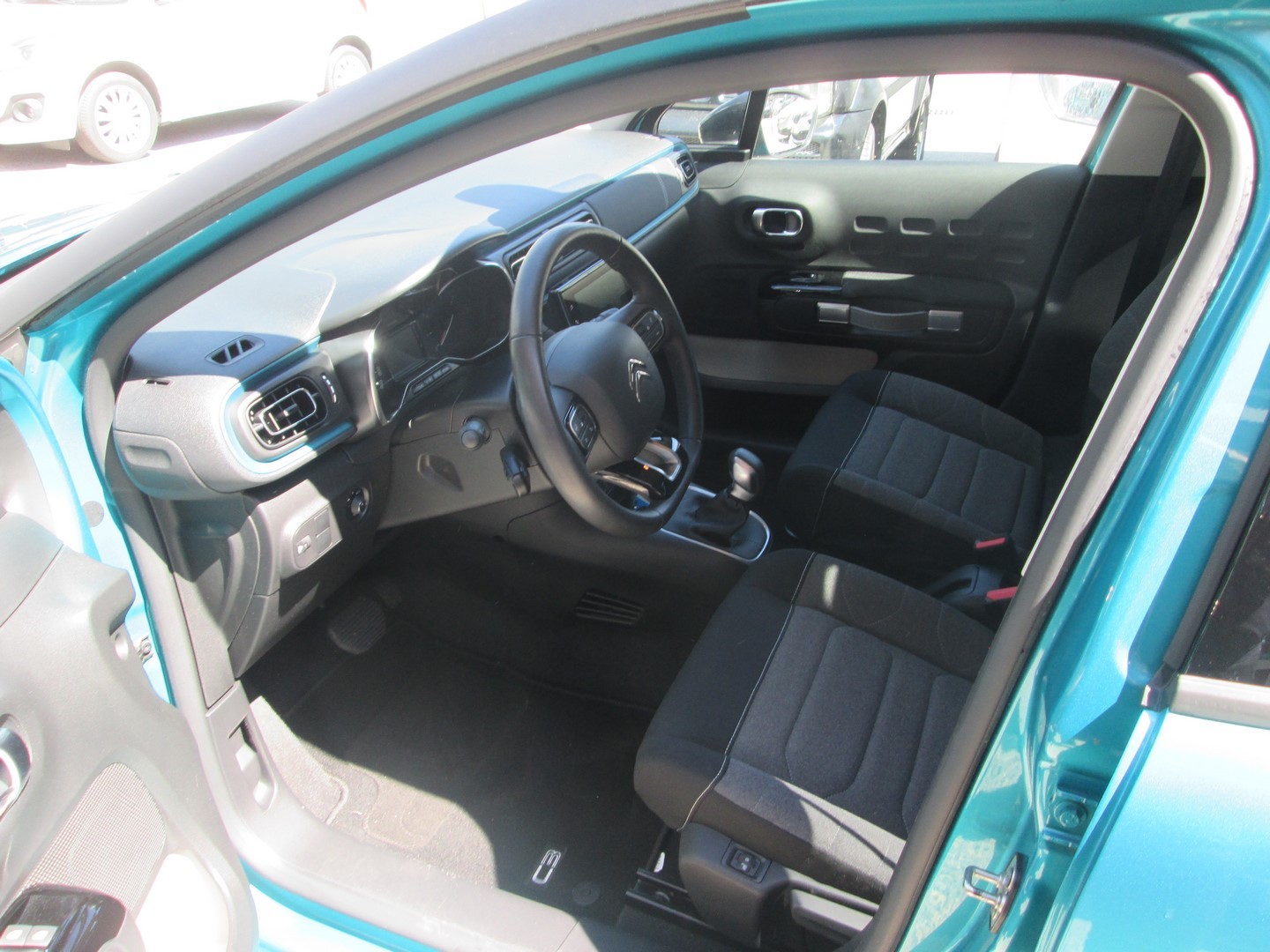 CITROEN C3 1.2i PureTech Swiss Edition EAT6-image-4