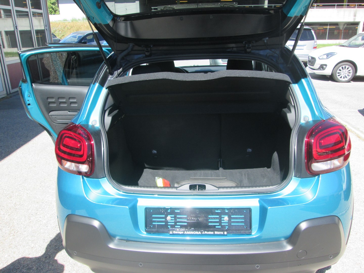 CITROEN C3 1.2i PureTech Swiss Edition EAT6-image-6