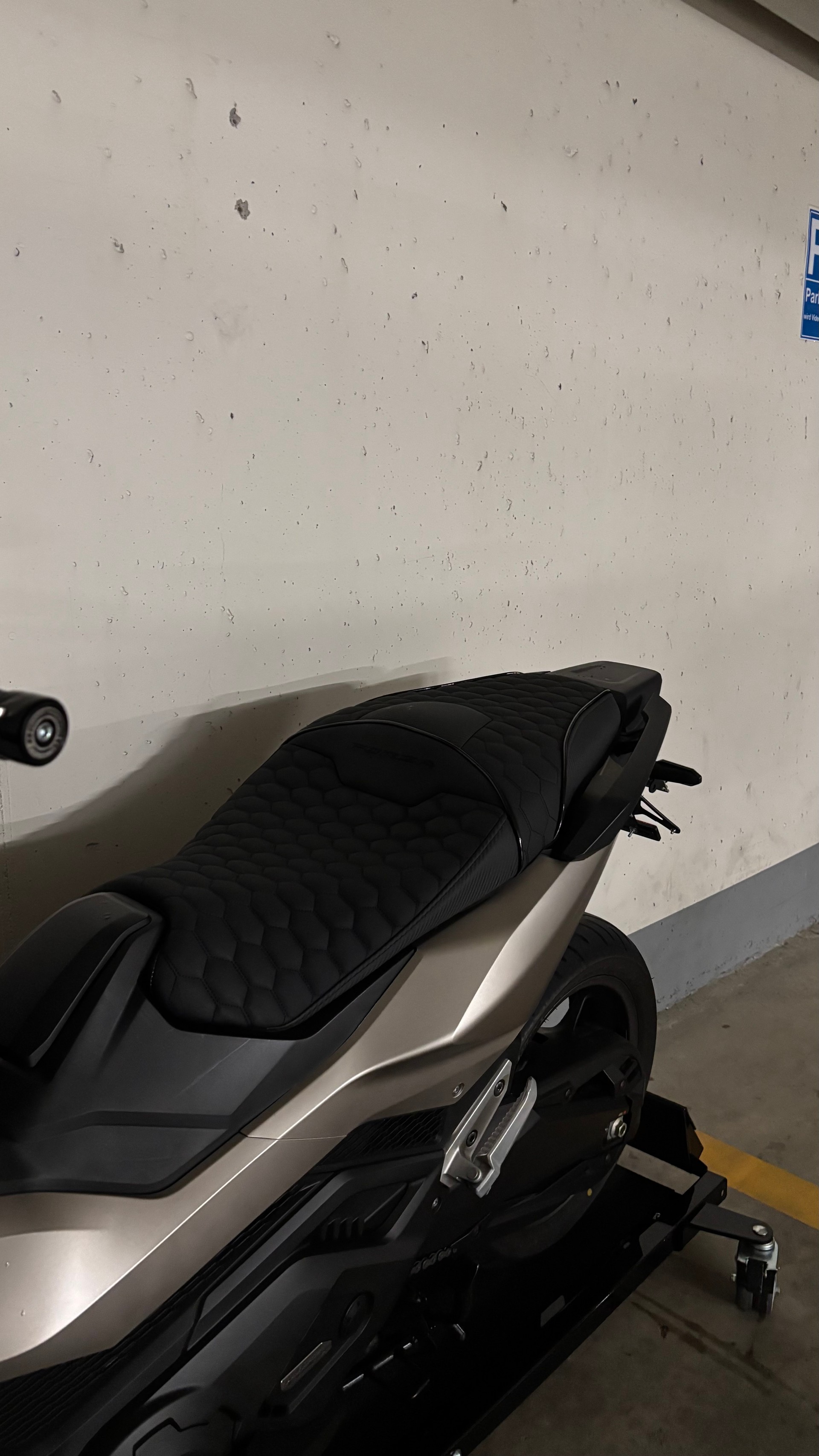 HONDA FORZA 750-image-1