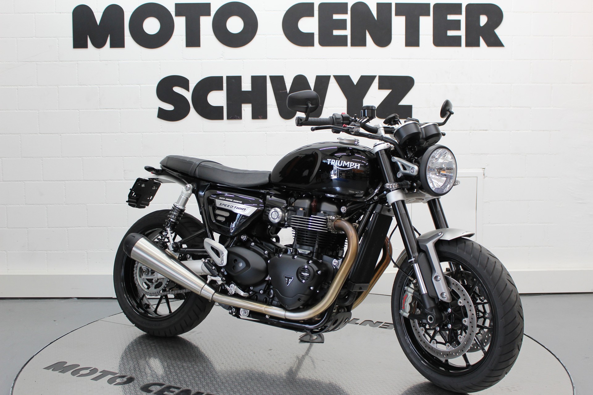 TRIUMPH Speed Twin 1200-image-1