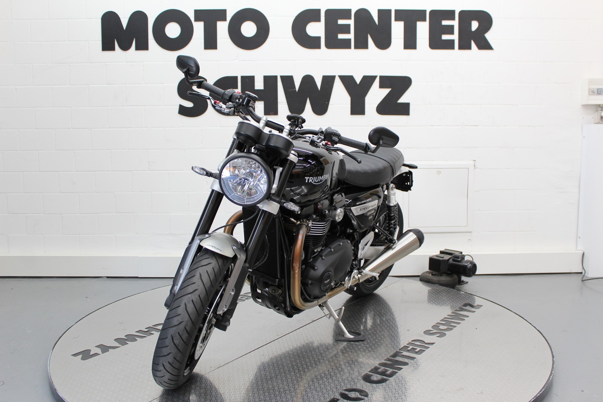 TRIUMPH Speed Twin 1200-image-3