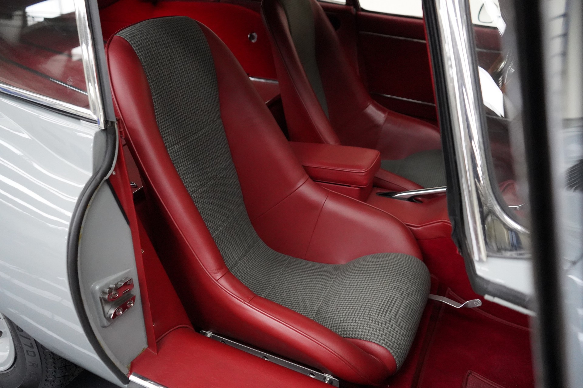 JAGUAR E-Type Serie 1 3.8 Coupé-image-12