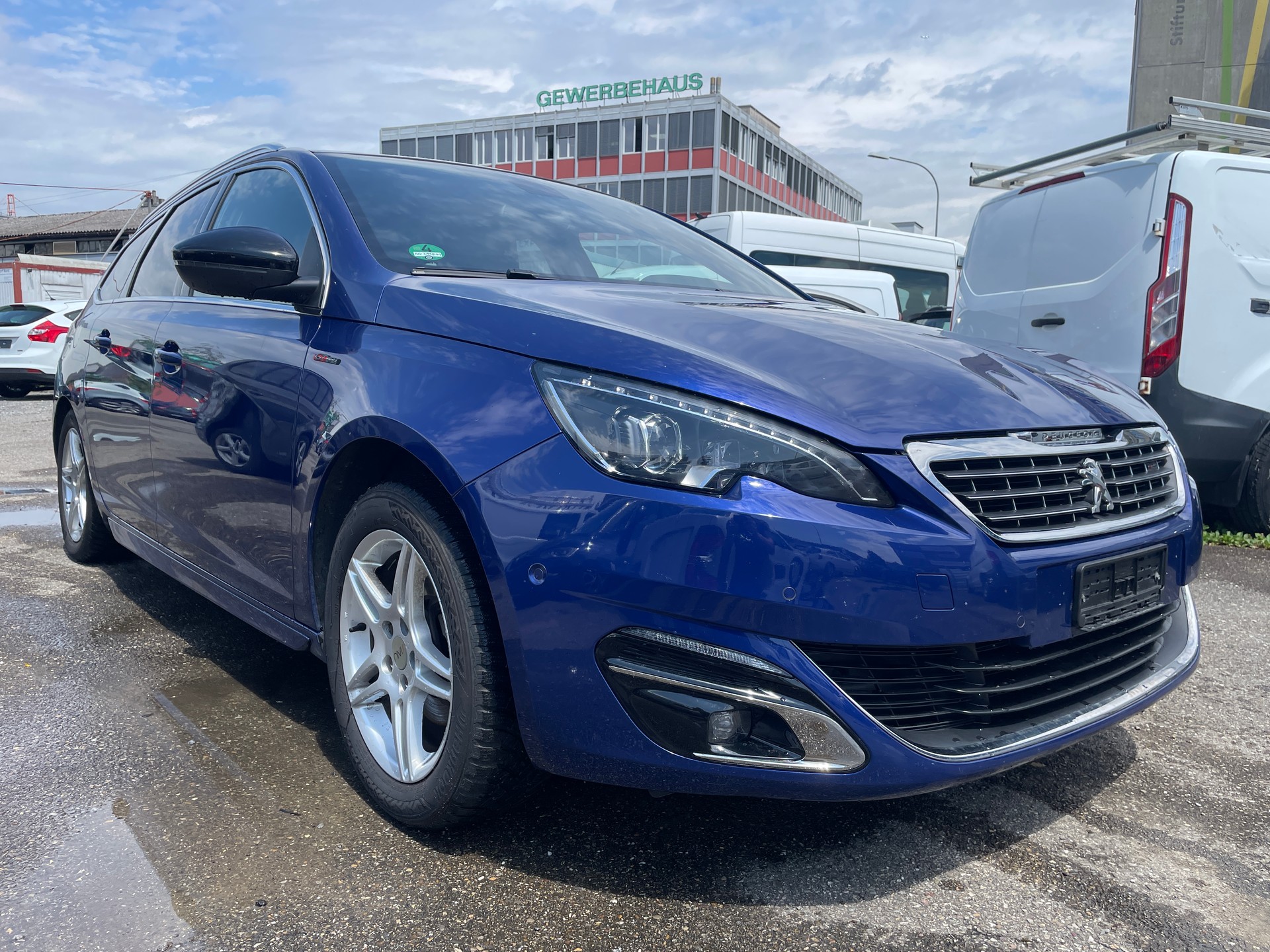 PEUGEOT 308 SW 1.2 THP GT Line Automatic-image-1
