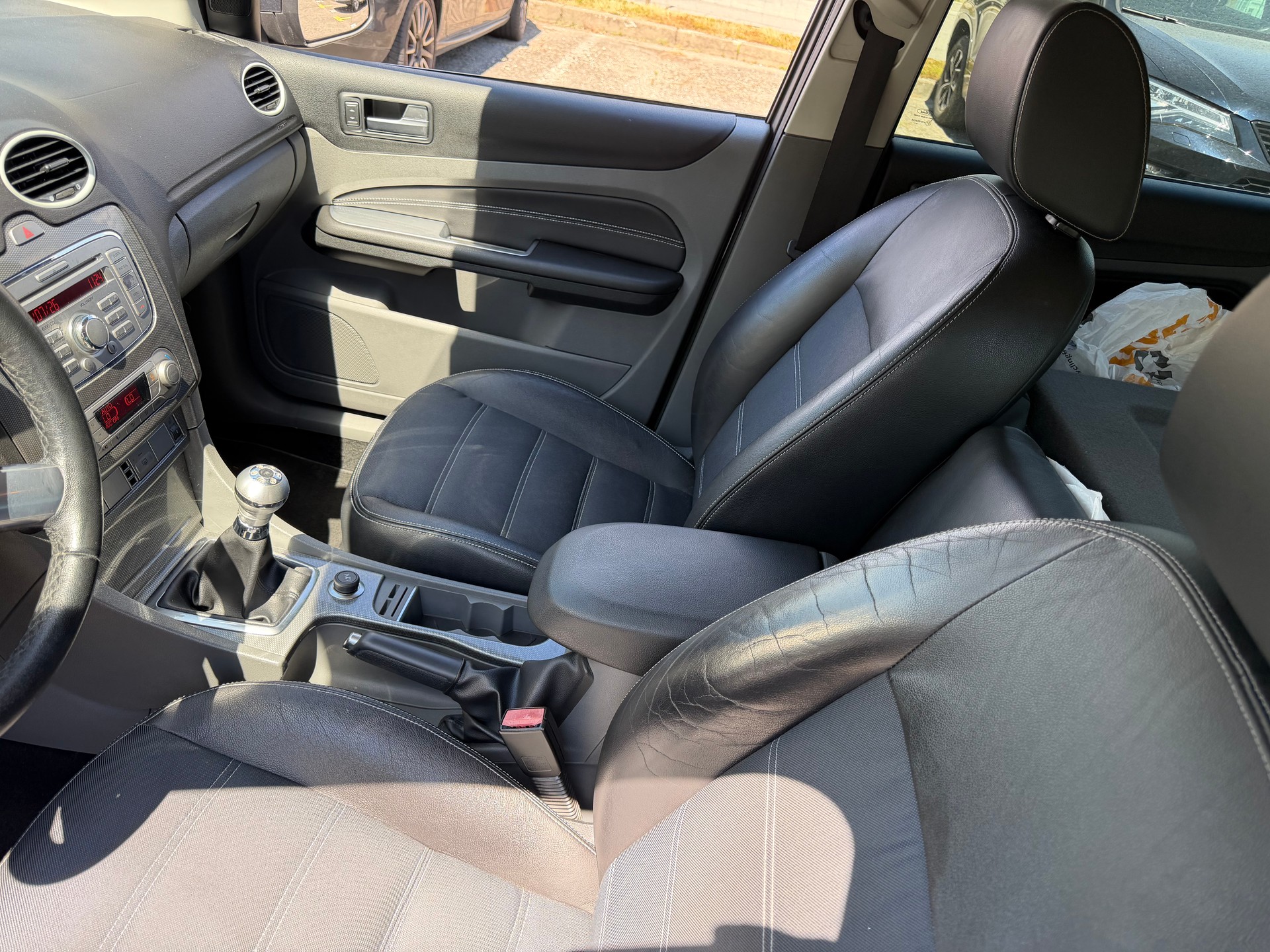 FORD Focus 2.0i Titanium-image-9