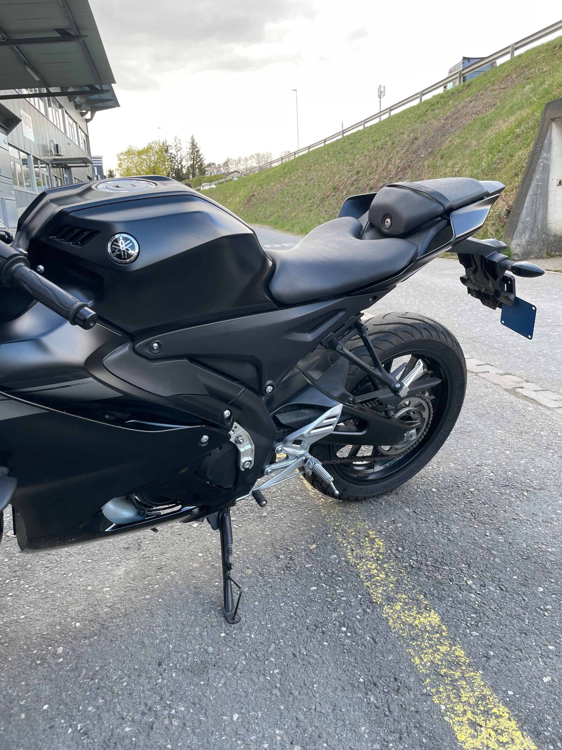 YAMAHA YZF-R 125 ABS-image-2