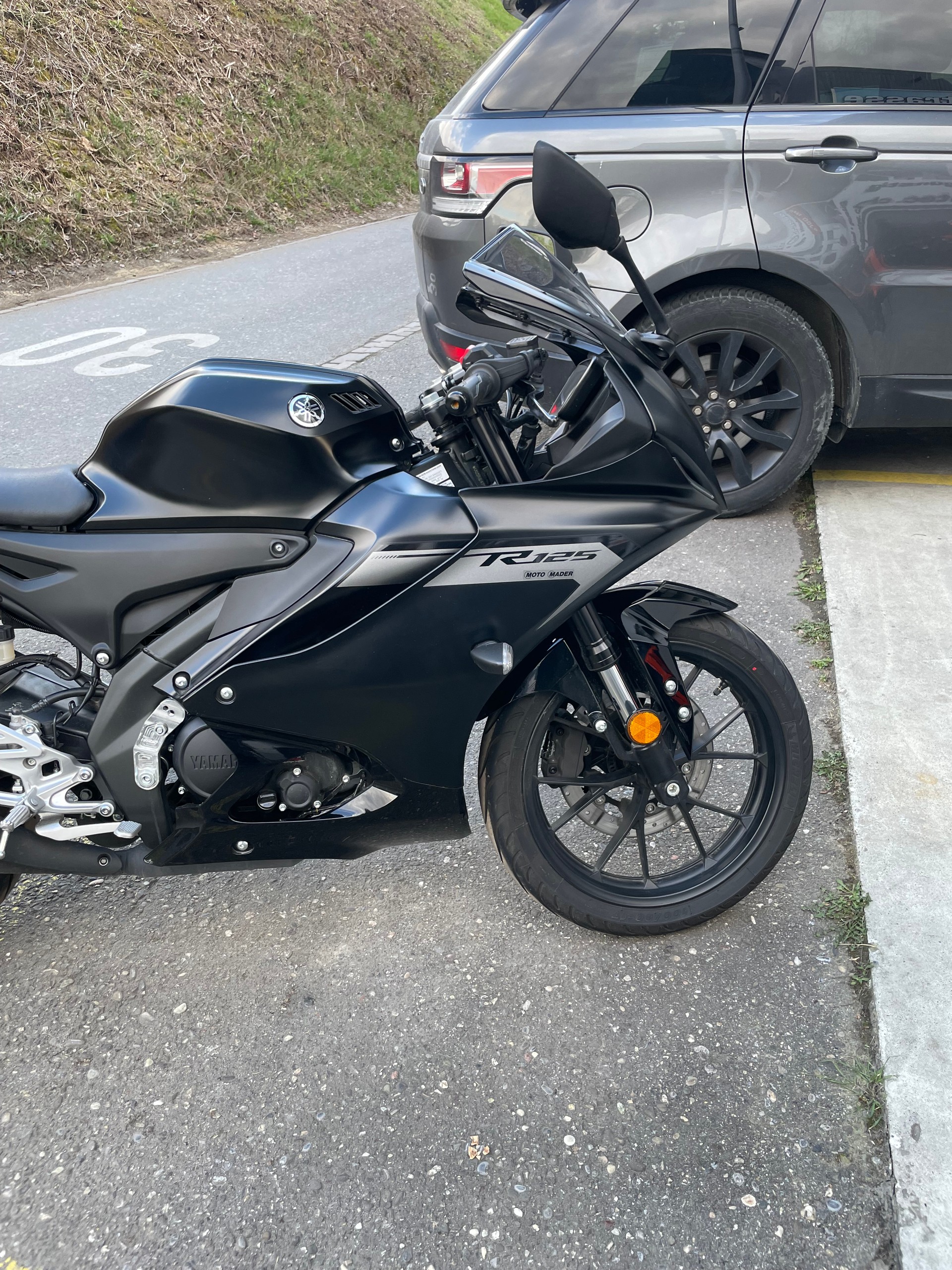 YAMAHA YZF-R 125 ABS-image-4