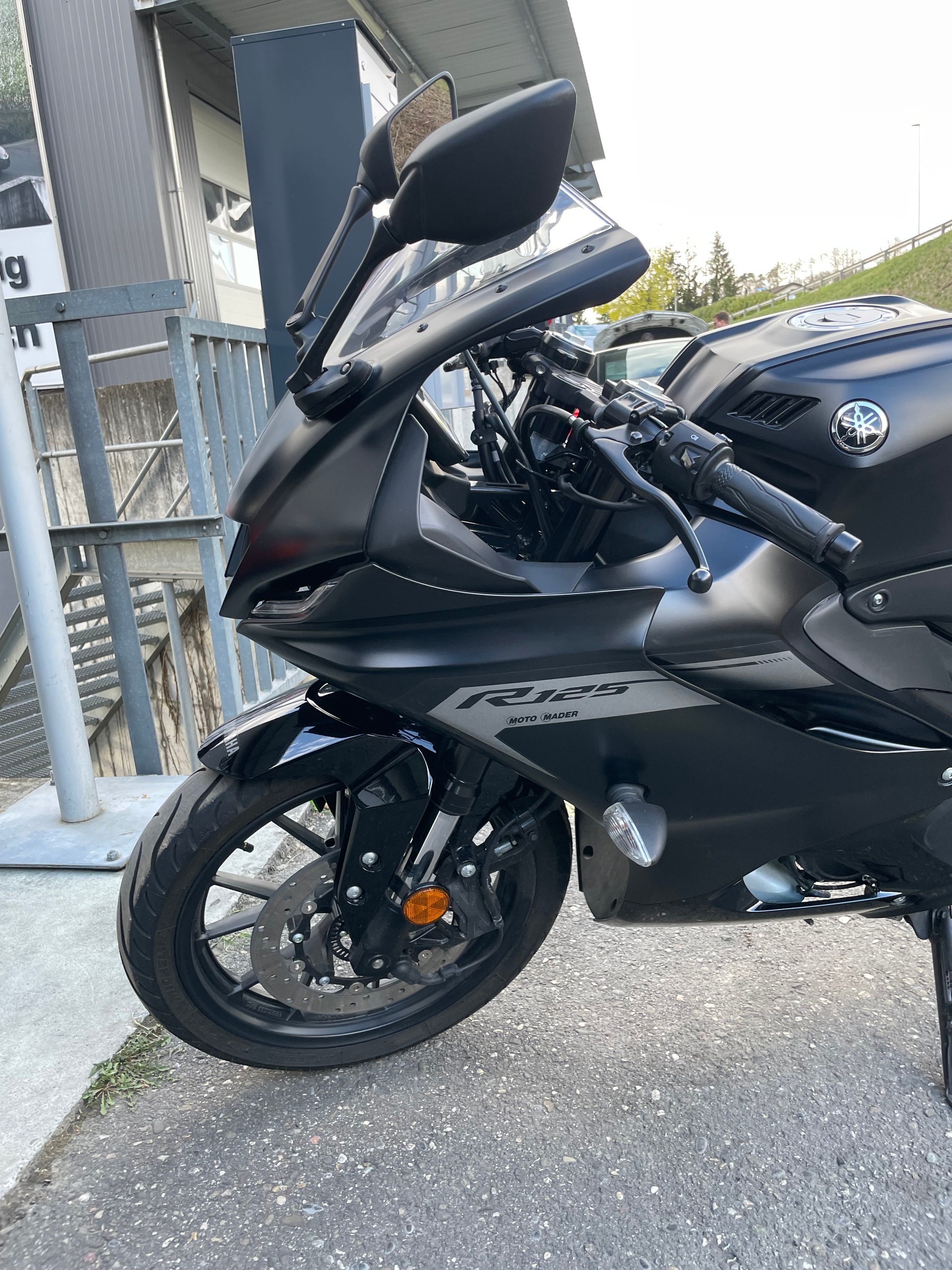 YAMAHA YZF-R 125 ABS-image-1