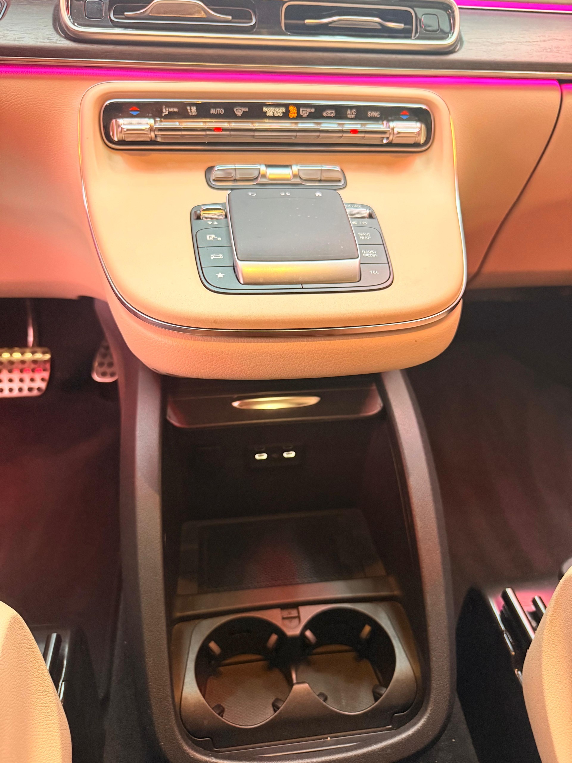 MERCEDES-BENZ V 300 d extralang Swiss Edition 4Matic 9G-Tronic-image-12