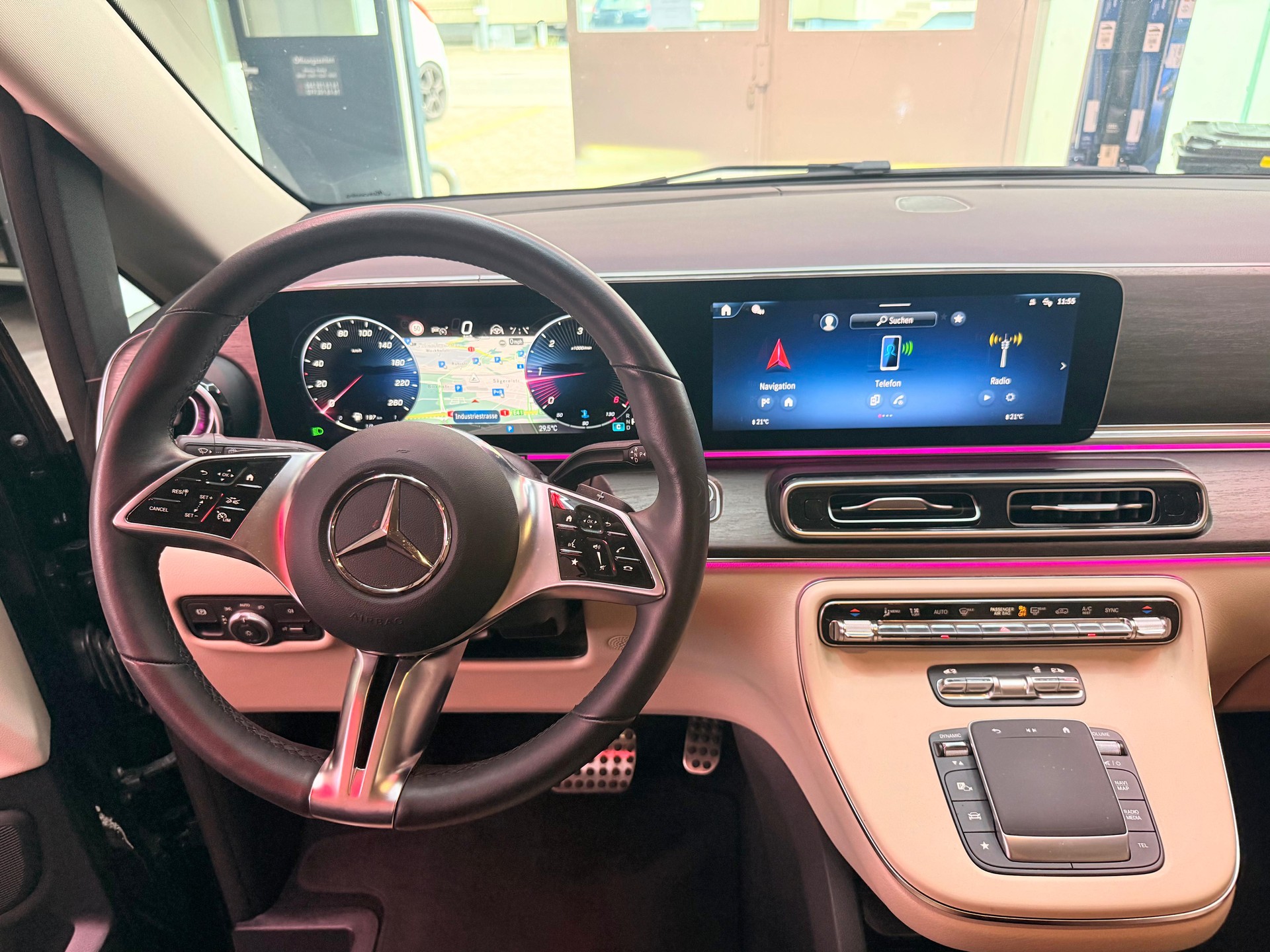 MERCEDES-BENZ V 300 d extralang Swiss Edition 4Matic 9G-Tronic-image-11