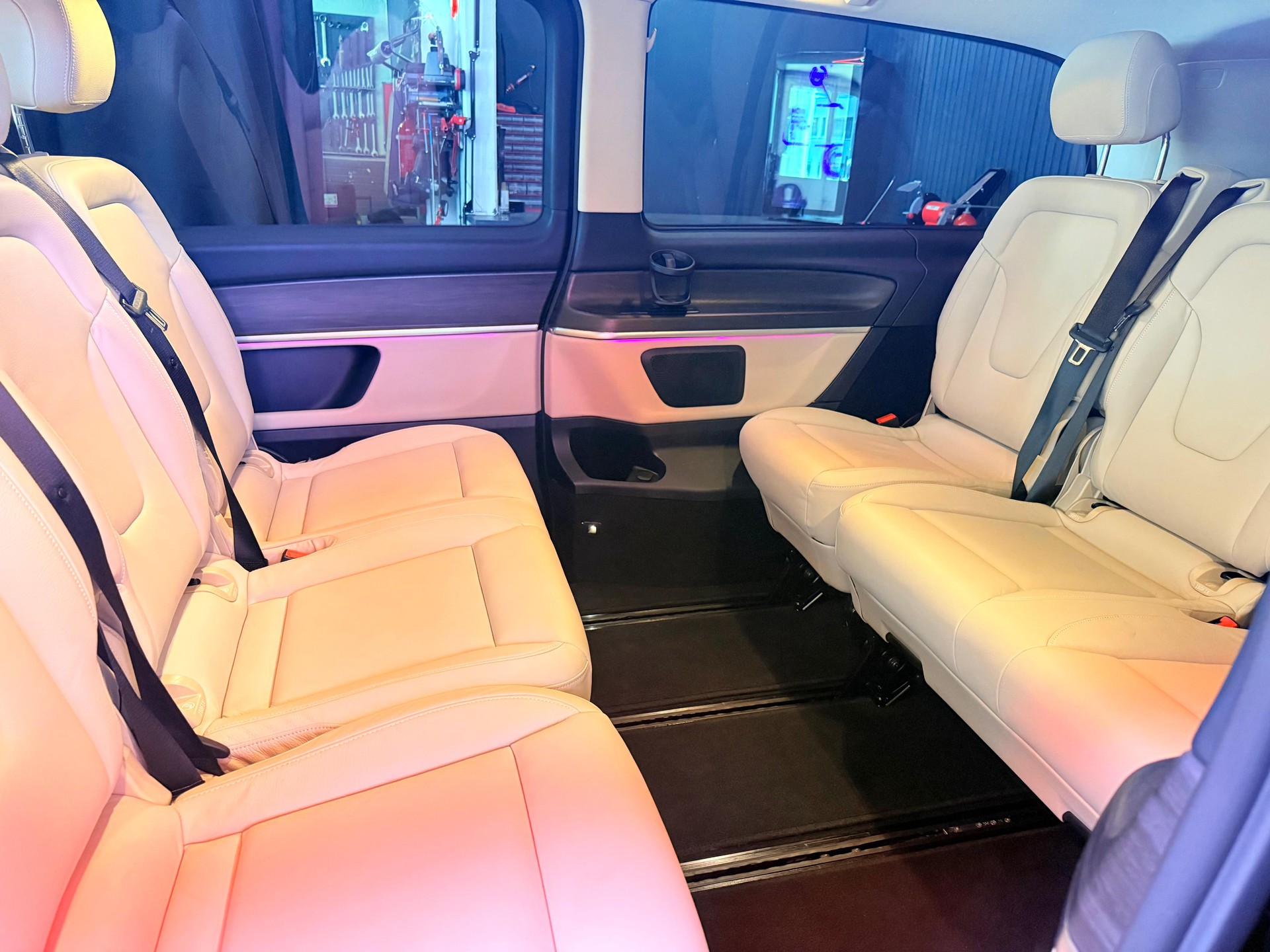 MERCEDES-BENZ V 300 d extralang Swiss Edition 4Matic 9G-Tronic-image-7
