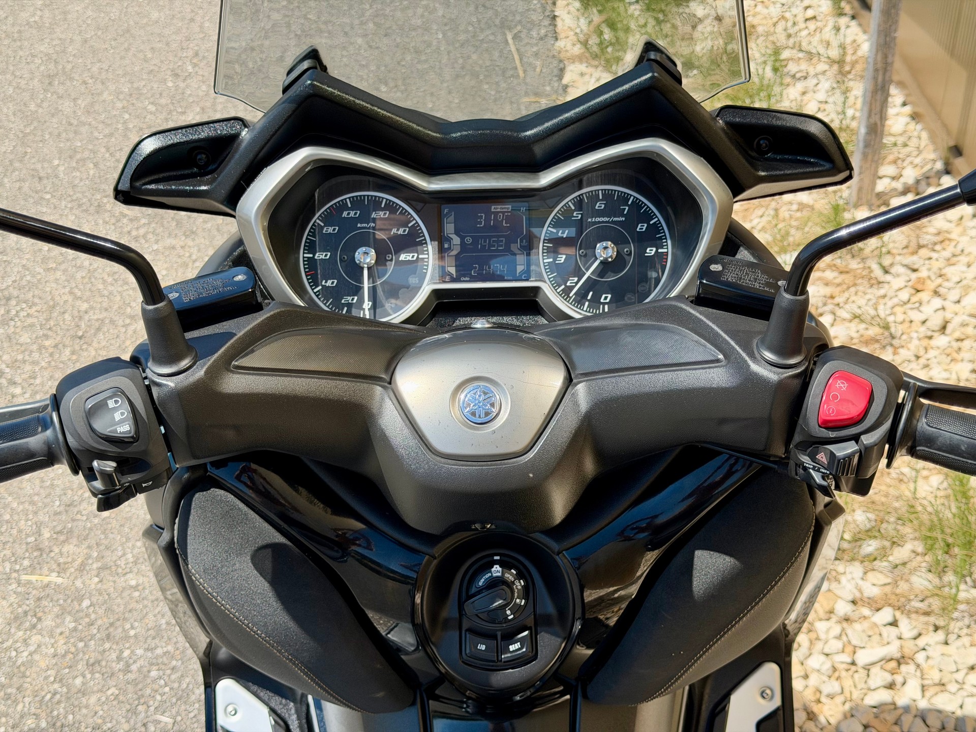 YAMAHA X-Max 300 Tech Max-image-15