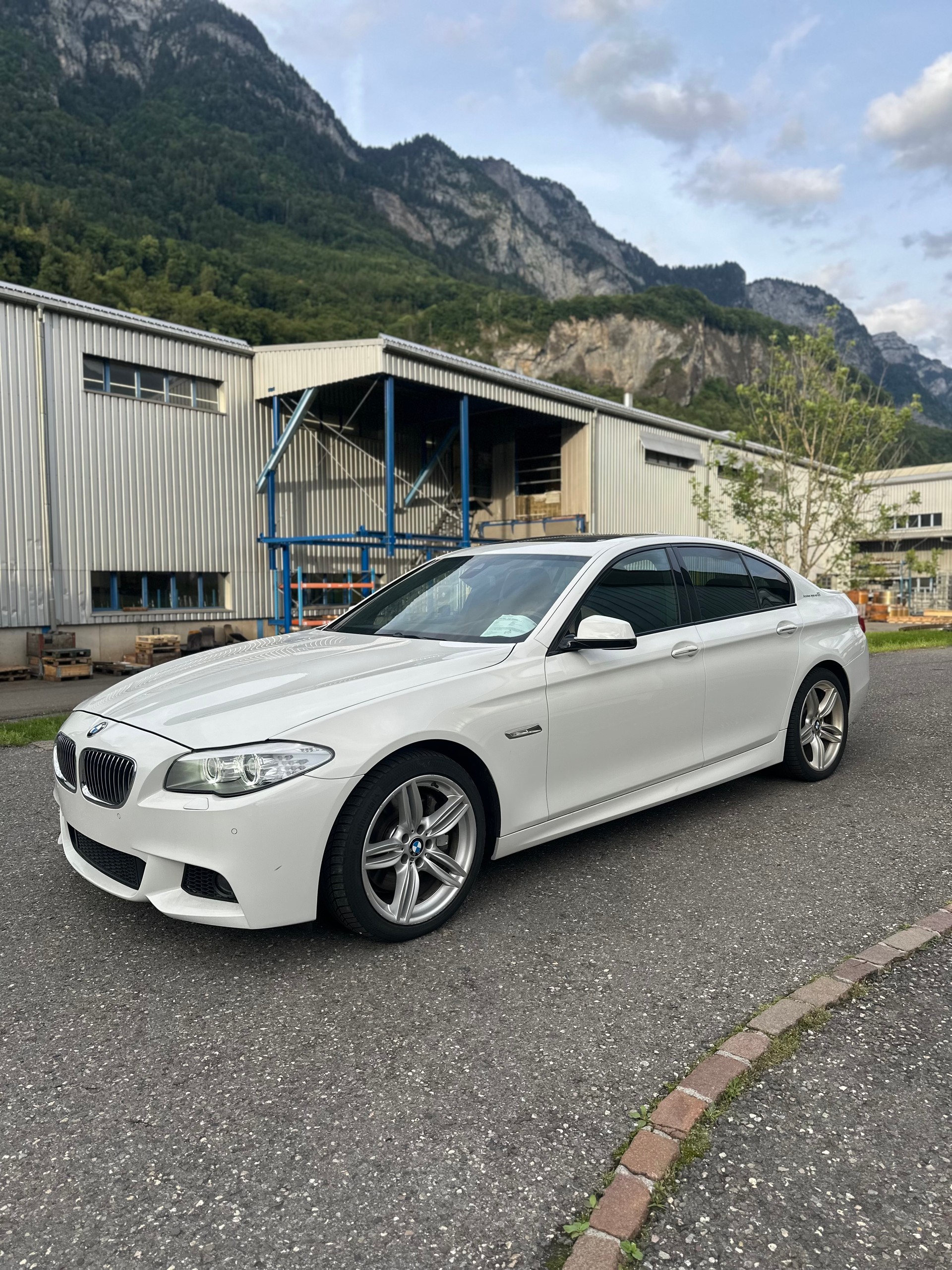 BMW 535i ActiveHybrid 5 Steptronic-showroom-element-1