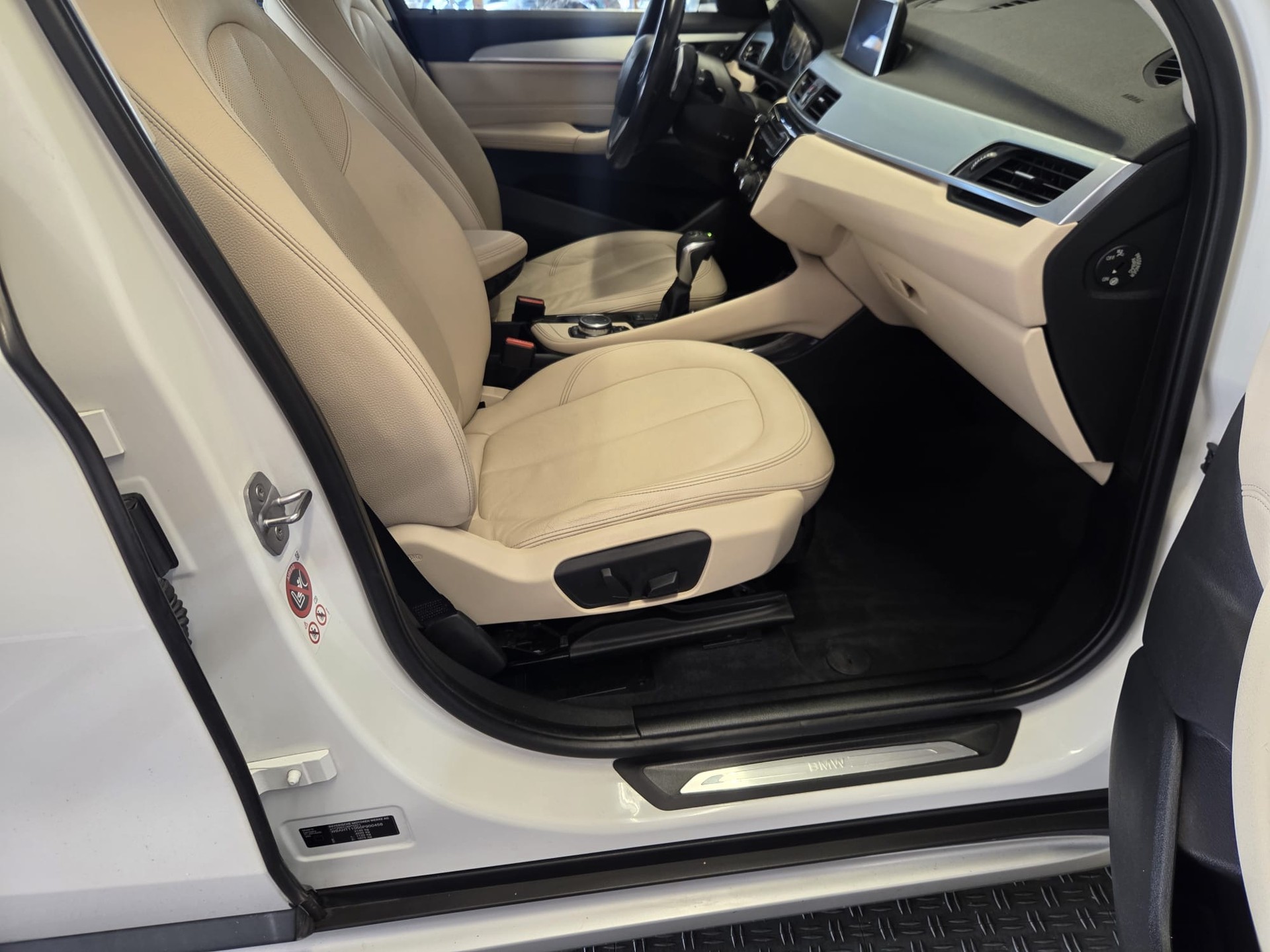 BMW X1 xDrive 25i Steptronic-image-11