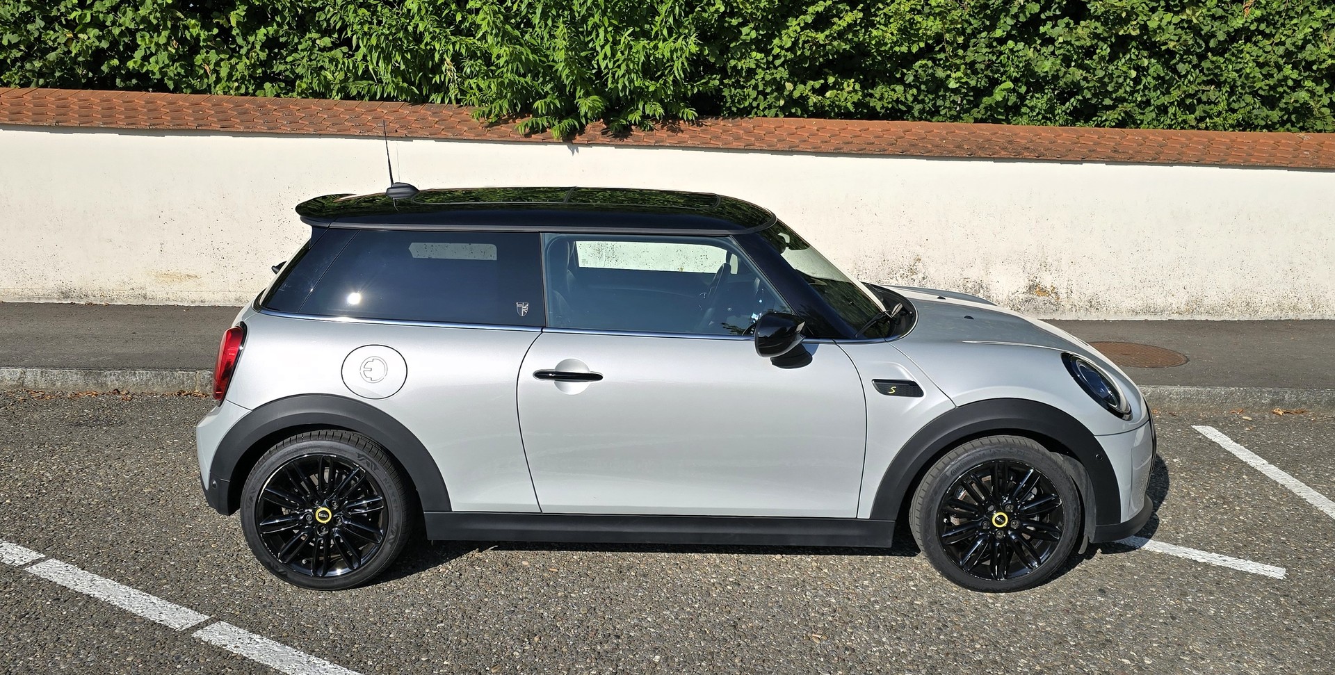 MINI Cooper SE-showroom-element-3
