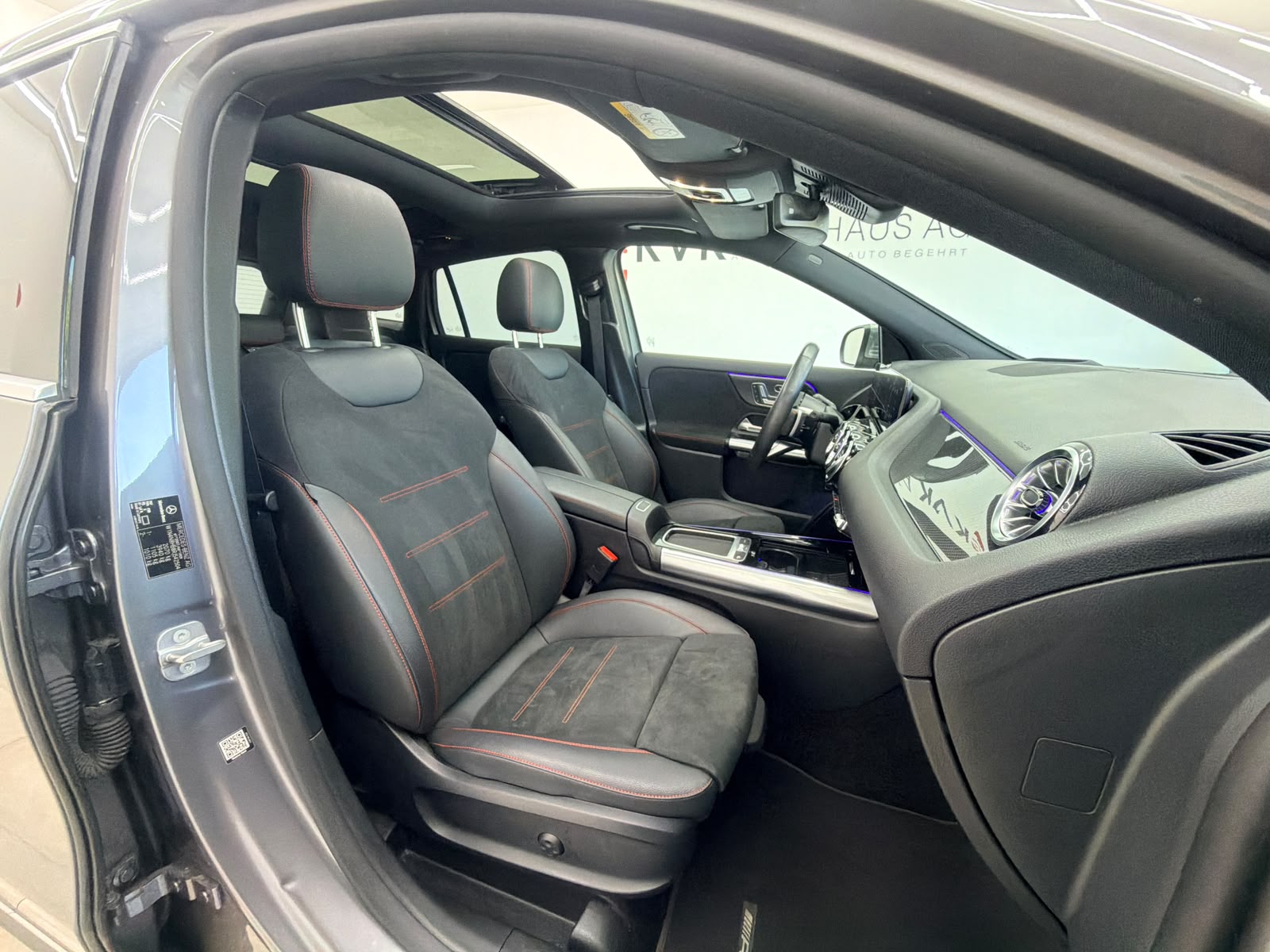 MERCEDES-BENZ GLA 200 AMG Line 7G-DCT | CH-Fahrzeug | Gratis Service 10 Jahre | Panorama | Vollaustattung |-image-20