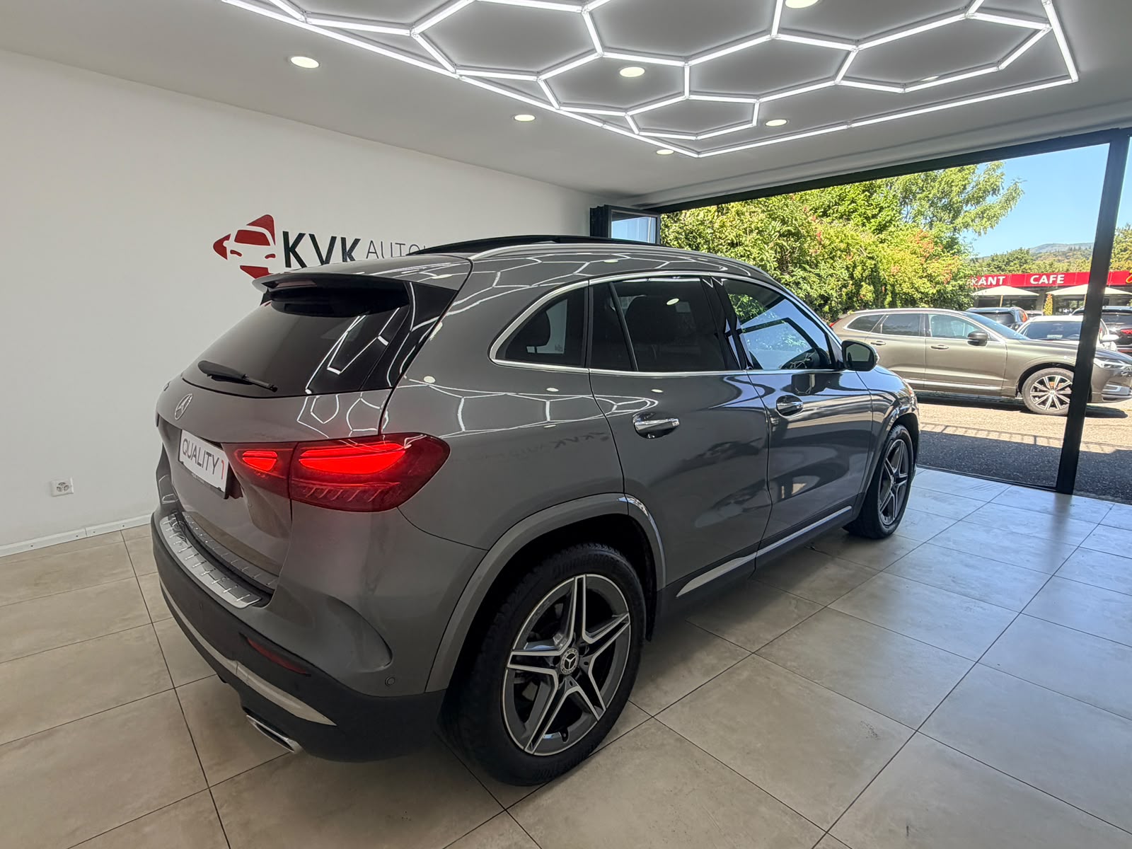 MERCEDES-BENZ GLA 200 AMG Line 7G-DCT | CH-Fahrzeug | Gratis Service 10 Jahre | Panorama | Vollaustattung |-image-7