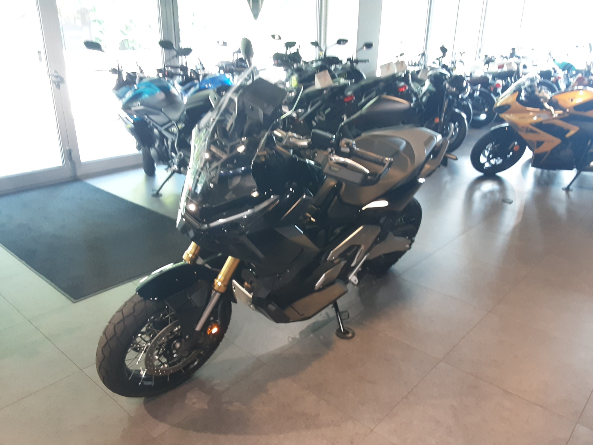 HONDA X-ADV 750-image-2