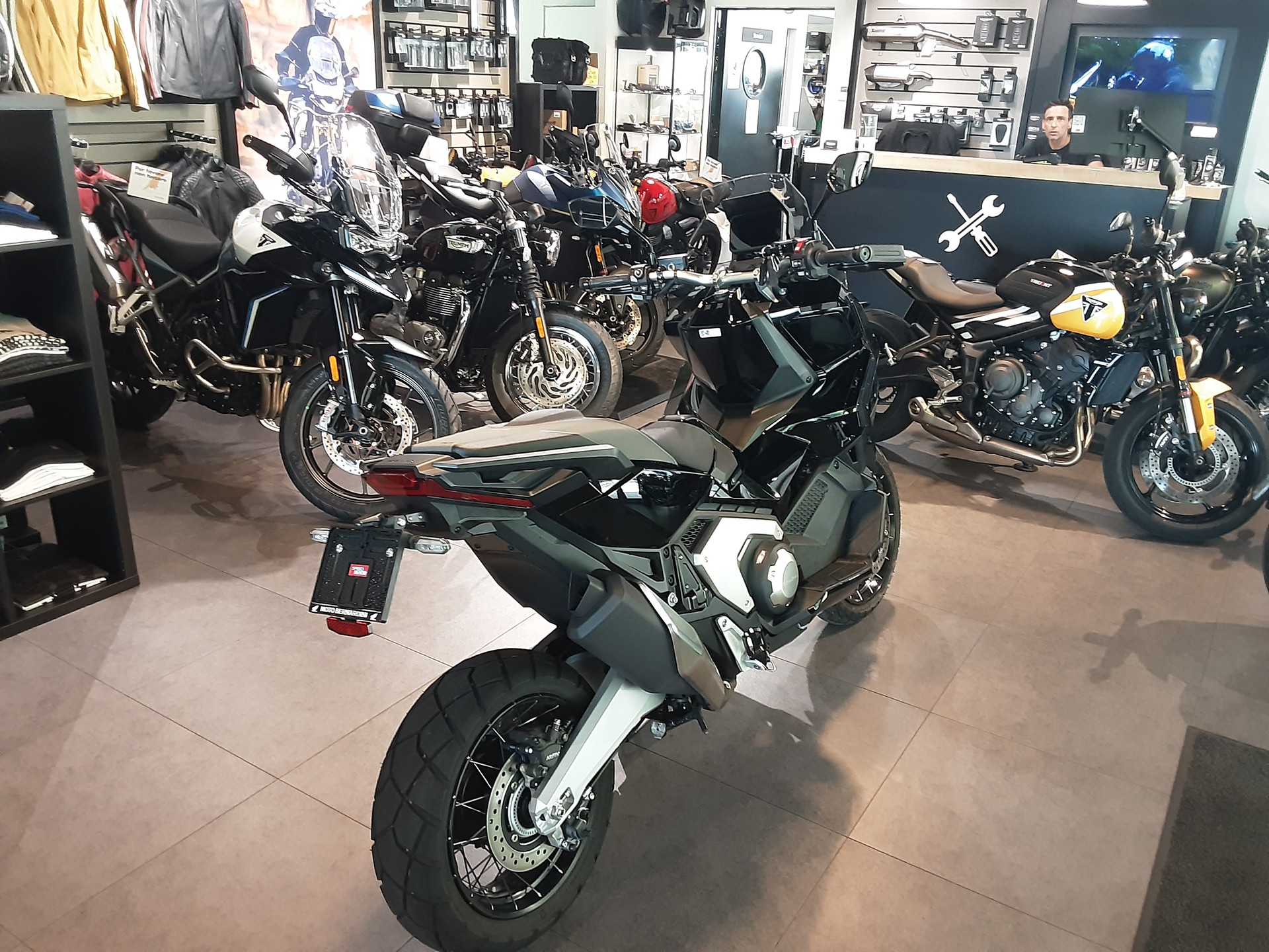 HONDA X-ADV 750-image-4