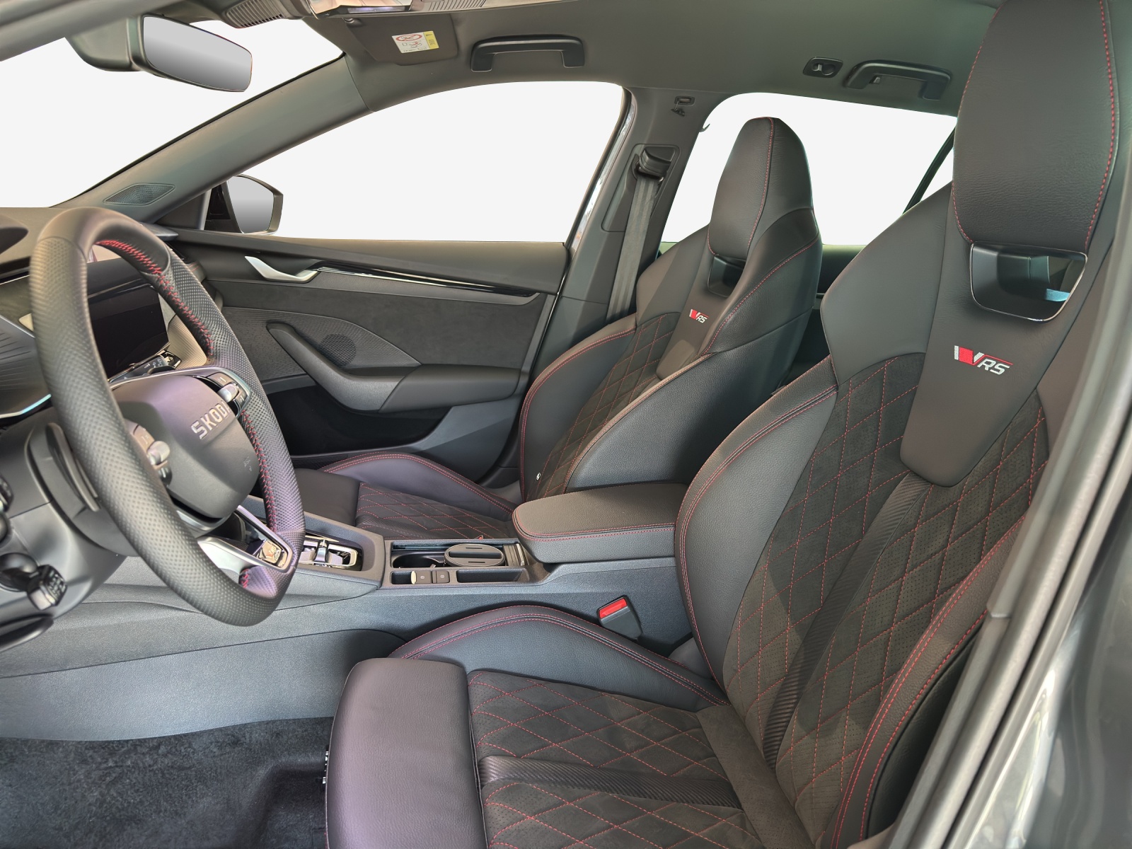 SKODA Octavia Combi 2.0 TSI DSG RS 30 Years Edition-image-5