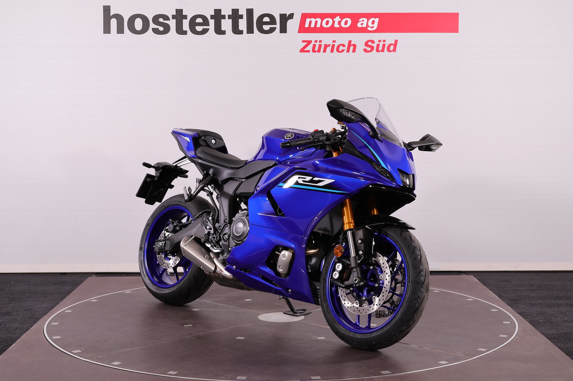 YAMAHA R7-showroom-element-2